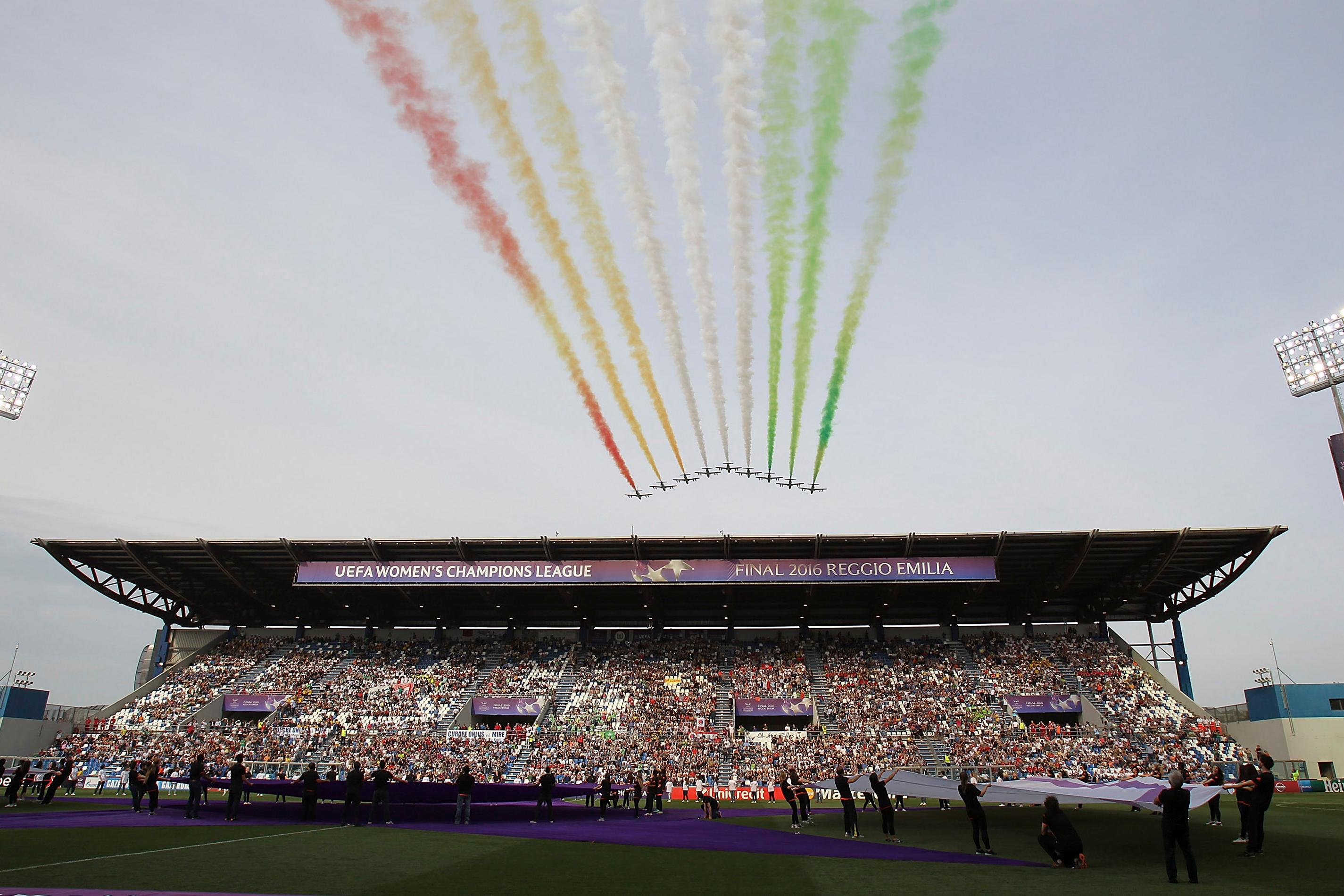 REGGIO NELL\\'EMILIA, ITALY - MAY 26: Frecce Tricolori perform above \"Mapei Stadium\" before the UEFA Women\\'s Champions League Final VfL Wolfsburg and Olympique Lyonnais between at Mario Rigamonti Stadium on May 26, 2016 in Brescia, Italy. (Photo by Marco Luzzani/Getty Images)