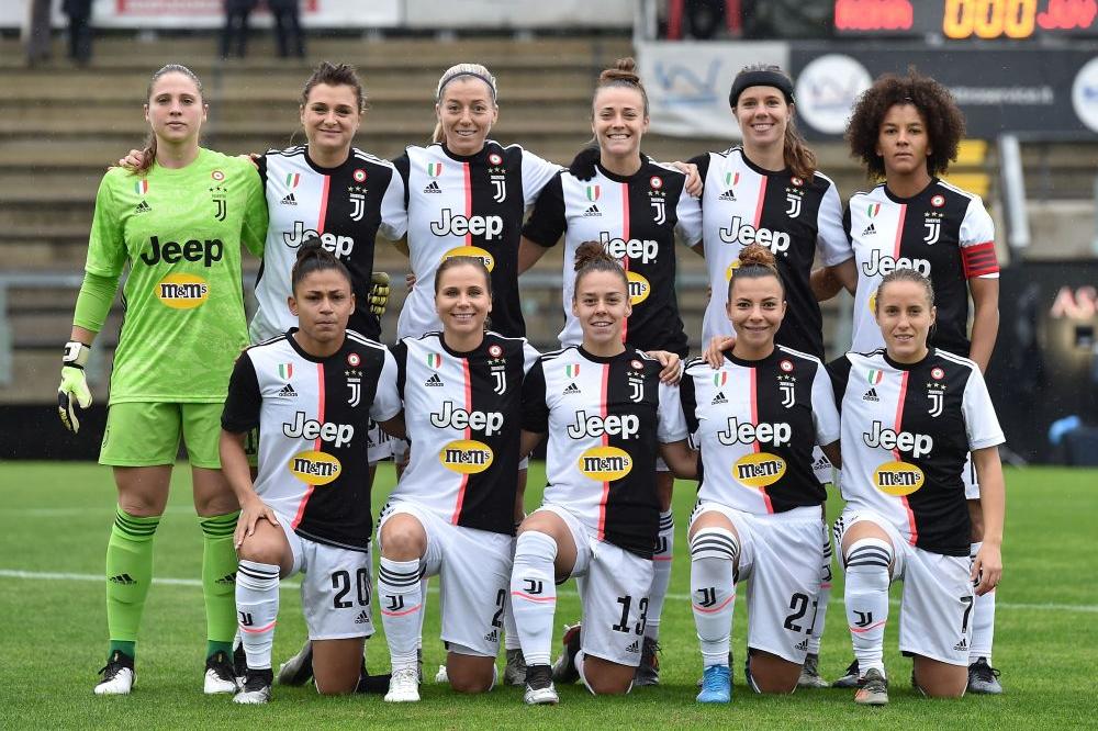 ROME, ITALY - NOVEMBER 24: Team of Juventus prior the Women Serie A match between AS Roma and Juventus at Stadio Tre Fontane on November 24, 2019 in Rome, Italy.  (Photo by Giuseppe Bellini/Getty Images)