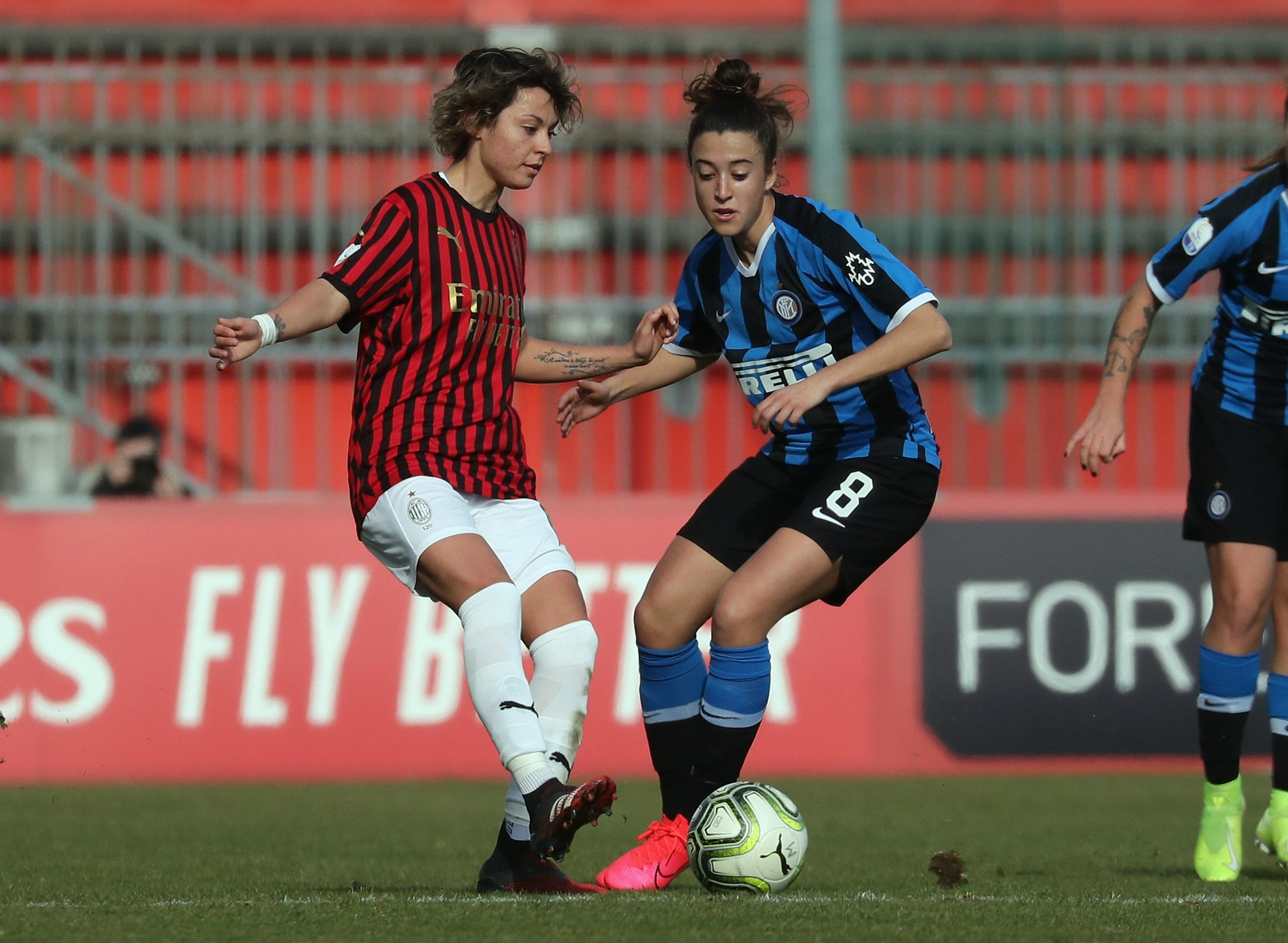 MONZA, ITALY - FEBRUARY 02: Martina Brustia of Inter competes for the ball with Valentina Giacinti of Milan during the Women Serie A match between AC Milan and FC Internazionale at Campo Sportivo F. Chinetti on February 2, 2020 in Monza, Italy. (Photo by Maurizio Lagana/Getty Images)