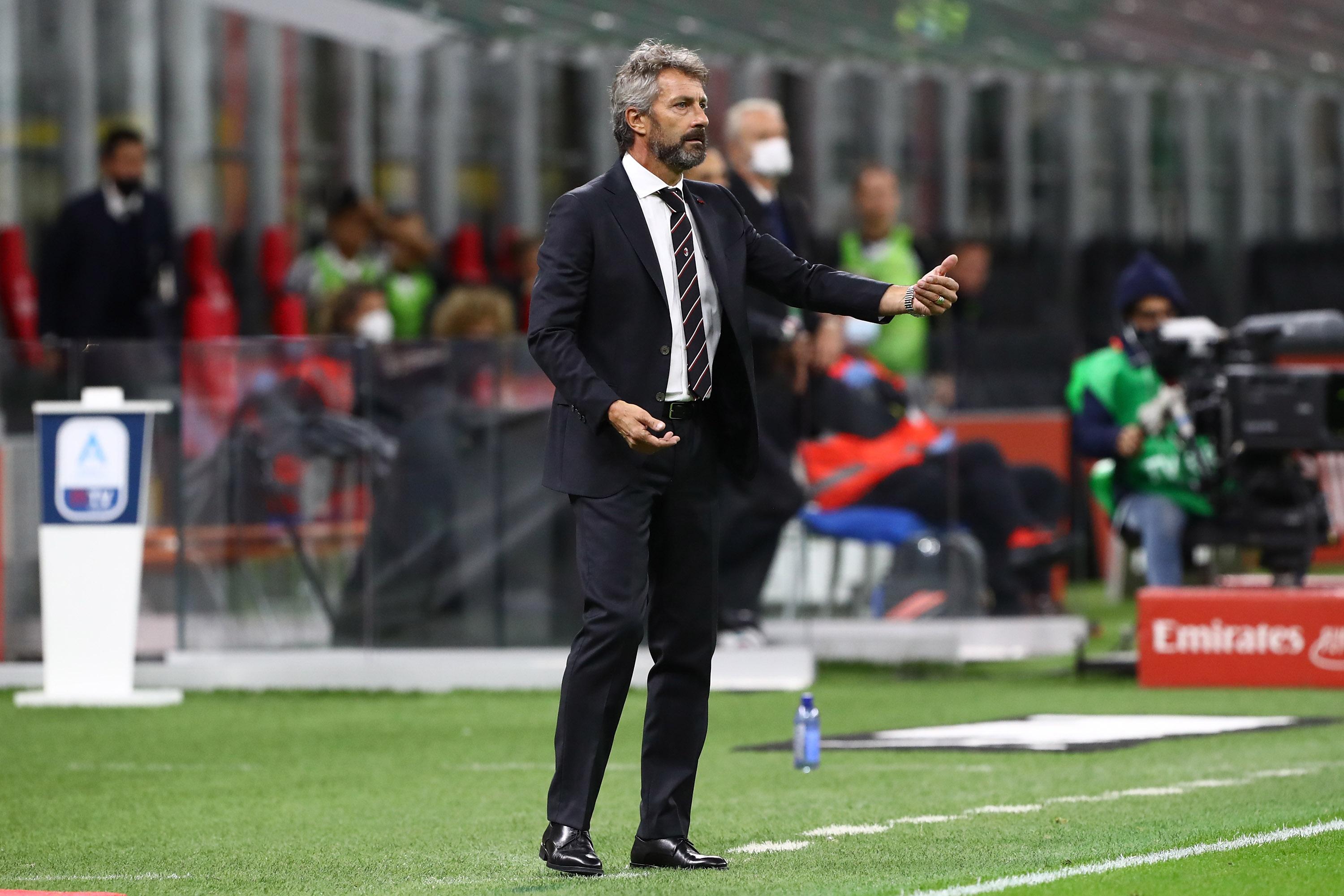 MILAN, ITALY - OCTOBER 05: AC Milan head coach Maurizio Ganz issues instructions to his players during the Women Serie A match between AC Milan and Juventus at Stadio Giuseppe Meazza on October 5, 2020 in Milan, Italy. (Photo by Marco Luzzani/Getty Images) *** Local Caption *** Maurizio Ganz