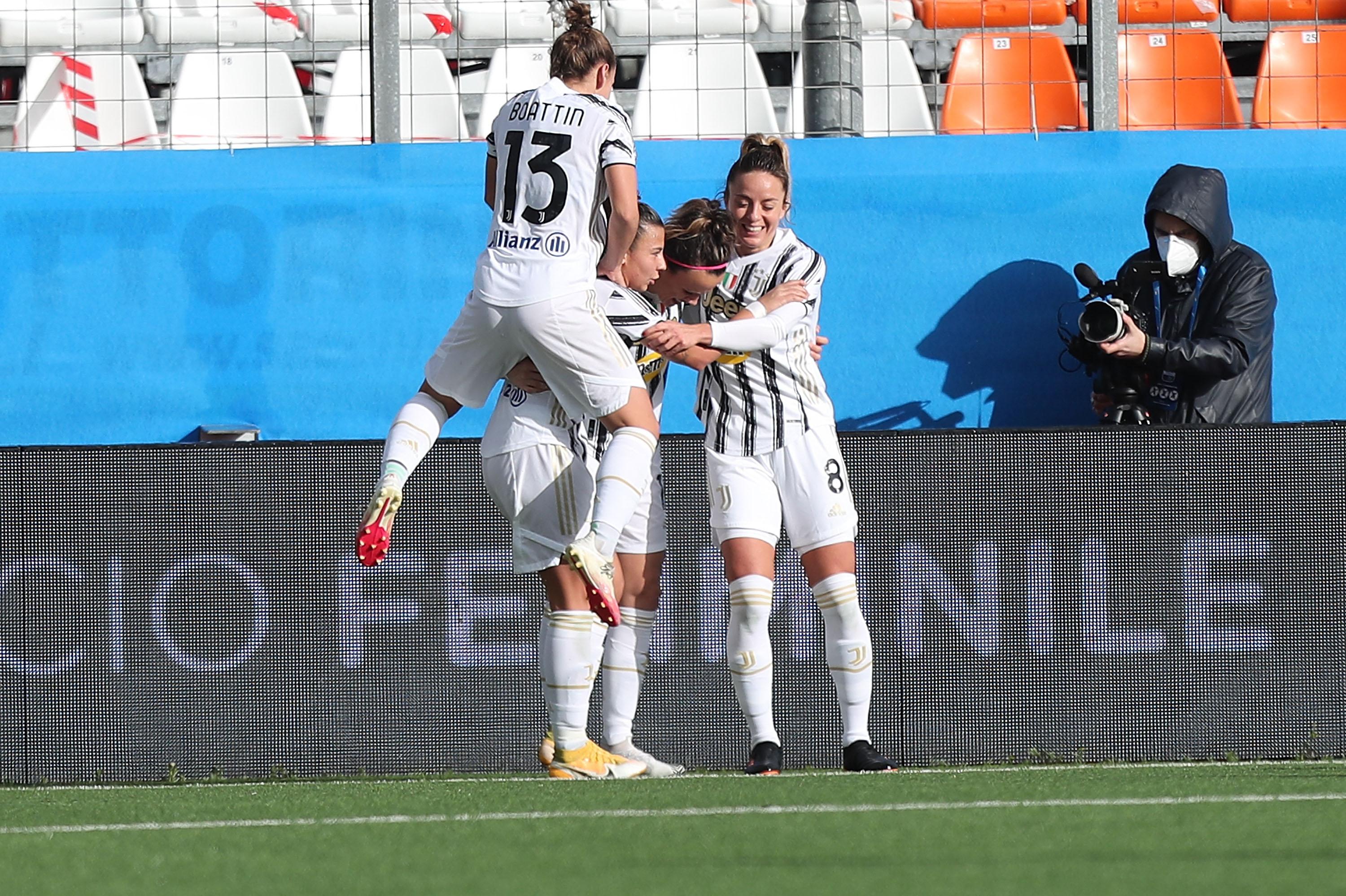 CHIAVARI, ITALY - JANUARY 06: Barbara Bonansea of Juventus Women celebrates after scoring a goal during the Women's Super Cup semifinal match between Juventus and AS Roma at on December 6, 2020 in Chiavari, Italy. (Photo by Gabriele Maltinti/Getty Images) *** Local Caption *** Barbara Bonansea