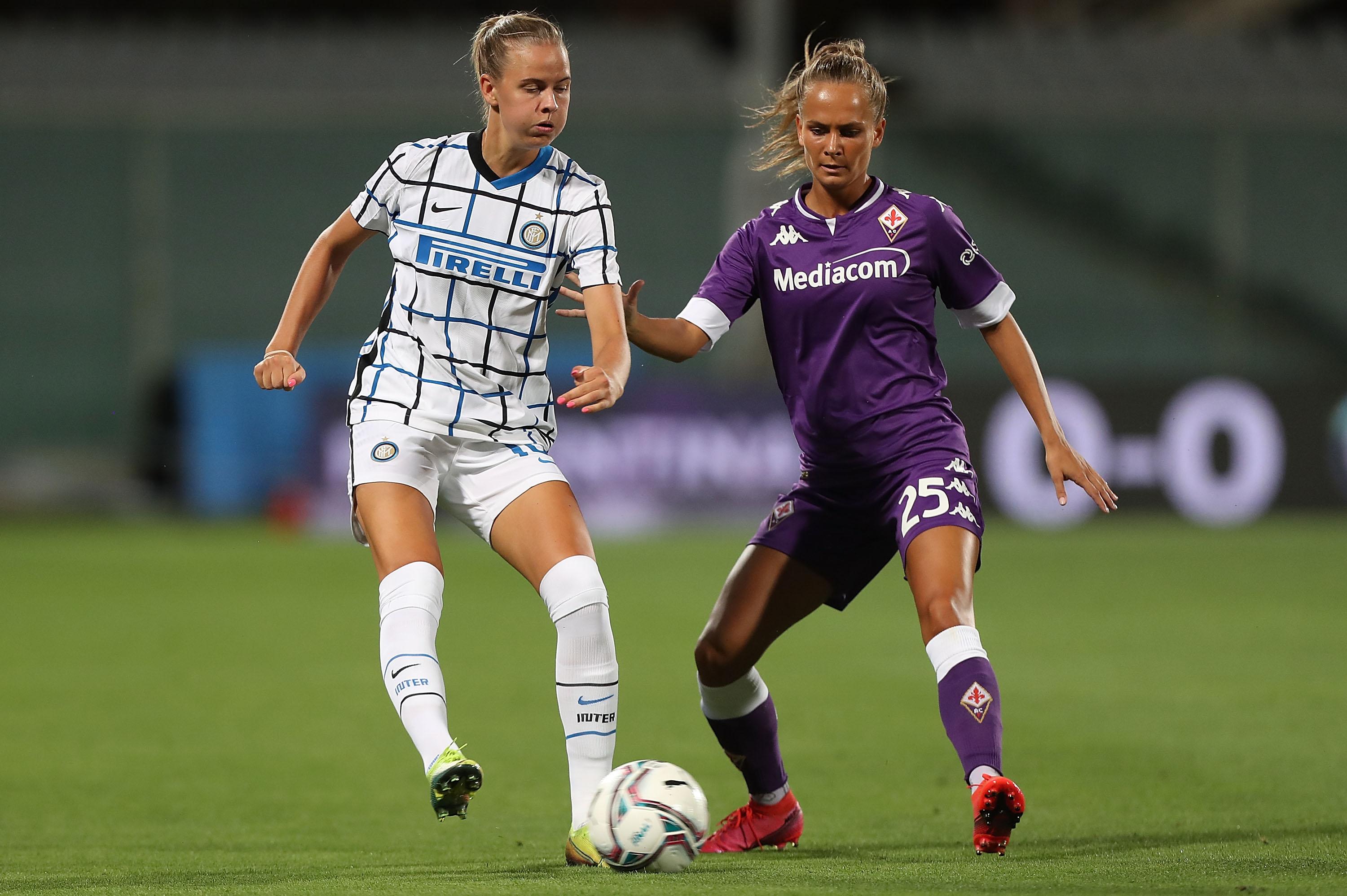 FLORENCE, ITALY - AUGUST 22: Frederikke Thogersen of ACF Fiorentina battles for the ball with Caroline Moller Hansen of FC Internazionaleduring the Women Serie A match between ACF Fiorentina and FC Internazionale at Artemio Franchi on August 22, 2020 in Florence, Italy. (Photo by Gabriele Maltinti/Getty Images)