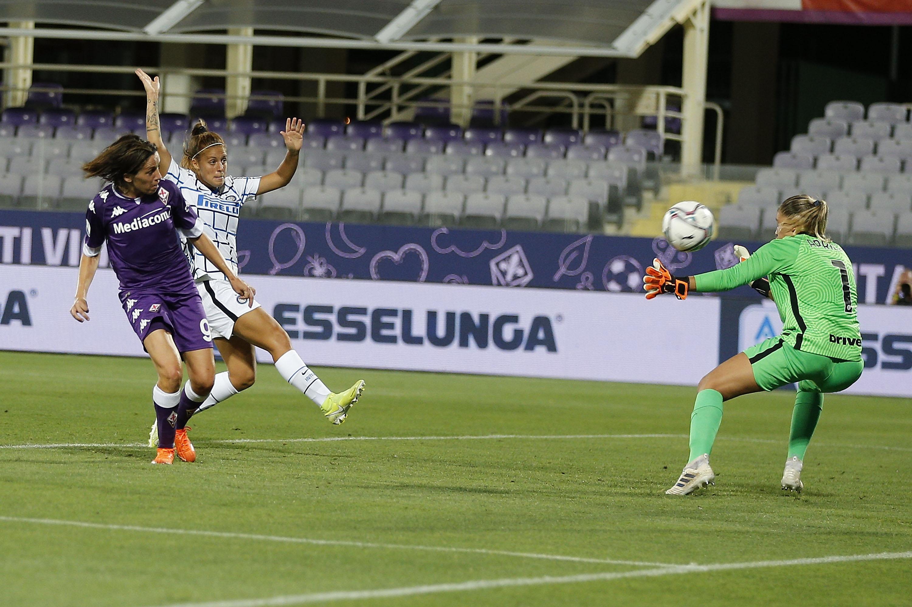 FLORENCE, ITALY - AUGUST 22: Daniela Sabatino of ACF Fiorentina scores the opening goal at Artemio Franchi on August 22, 2020 in Florence, Italy. (Photo by Gabriele Maltinti/Getty Images)