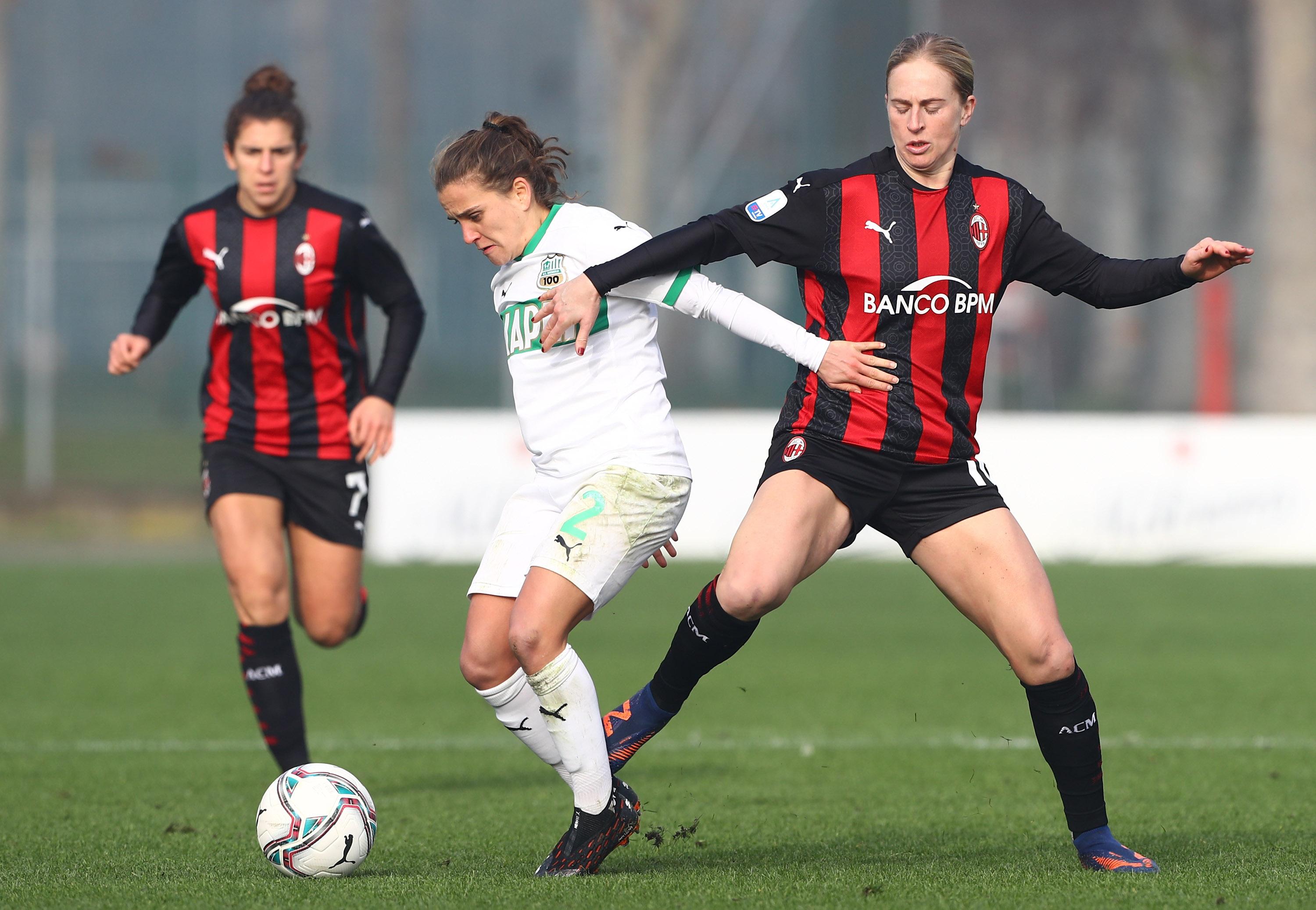 MILAN, ITALY - DECEMBER 13: Davina Philtjens of Sassuolo is challenged by Natasha Dowie of AC Milan during the Women's Serie A match between AC Milan and Sassuolo on December 13, 2020 in Milan, Italy. (Photo by Marco Luzzani/Getty Images) *** Local Caption *** Davina Philtjens; Natasha Dowie
