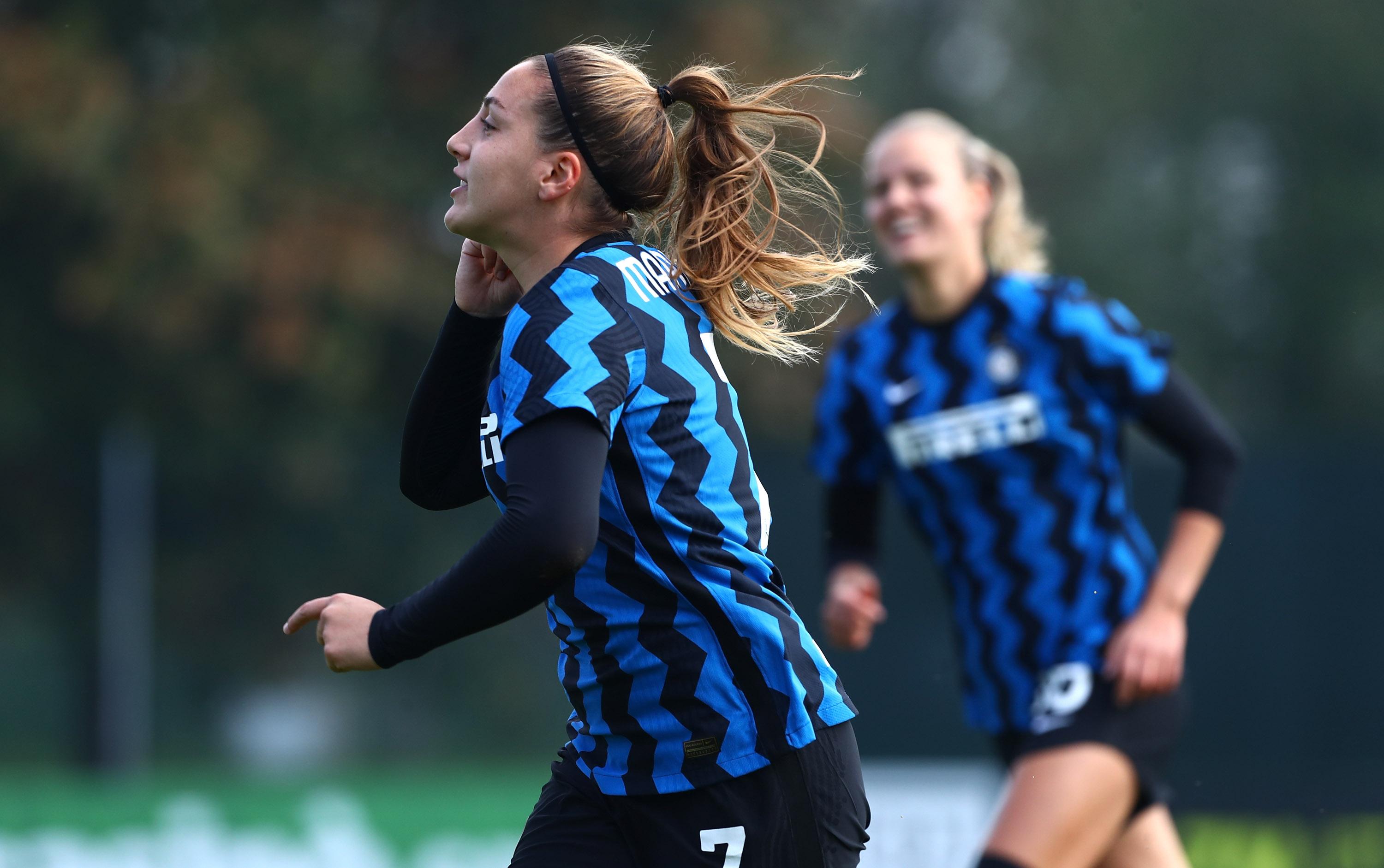MILAN, ITALY - OCTOBER 18: Gloria Marinelli of FC Internazionale celebrates her goal during the Women Serie A match between AC Milan and FC Internazionale at Centro Sportivo Vismara on October 18, 2020 in Milan, Italy. (Photo by Marco Luzzani/Getty Images) *** Local Caption *** Gloria Marinelli