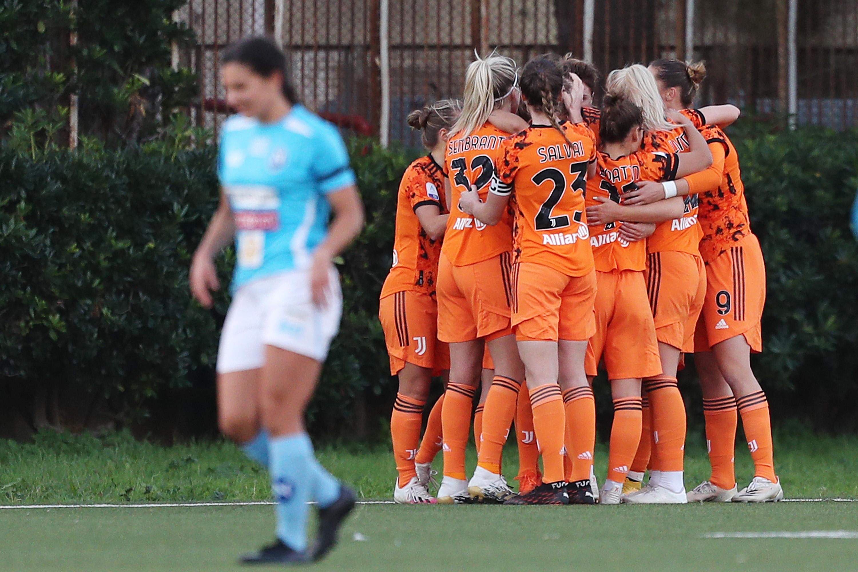 NAPLES, ITALY - DECEMBER 05: Juventus players celebrate the 1-2 goal scored by Cristiana Girelli during the Women Serie A match between SSC Napoli and Juventus at on December 05, 2020 in Naples, Italy. (Photo by Francesco Pecoraro/Getty Images)