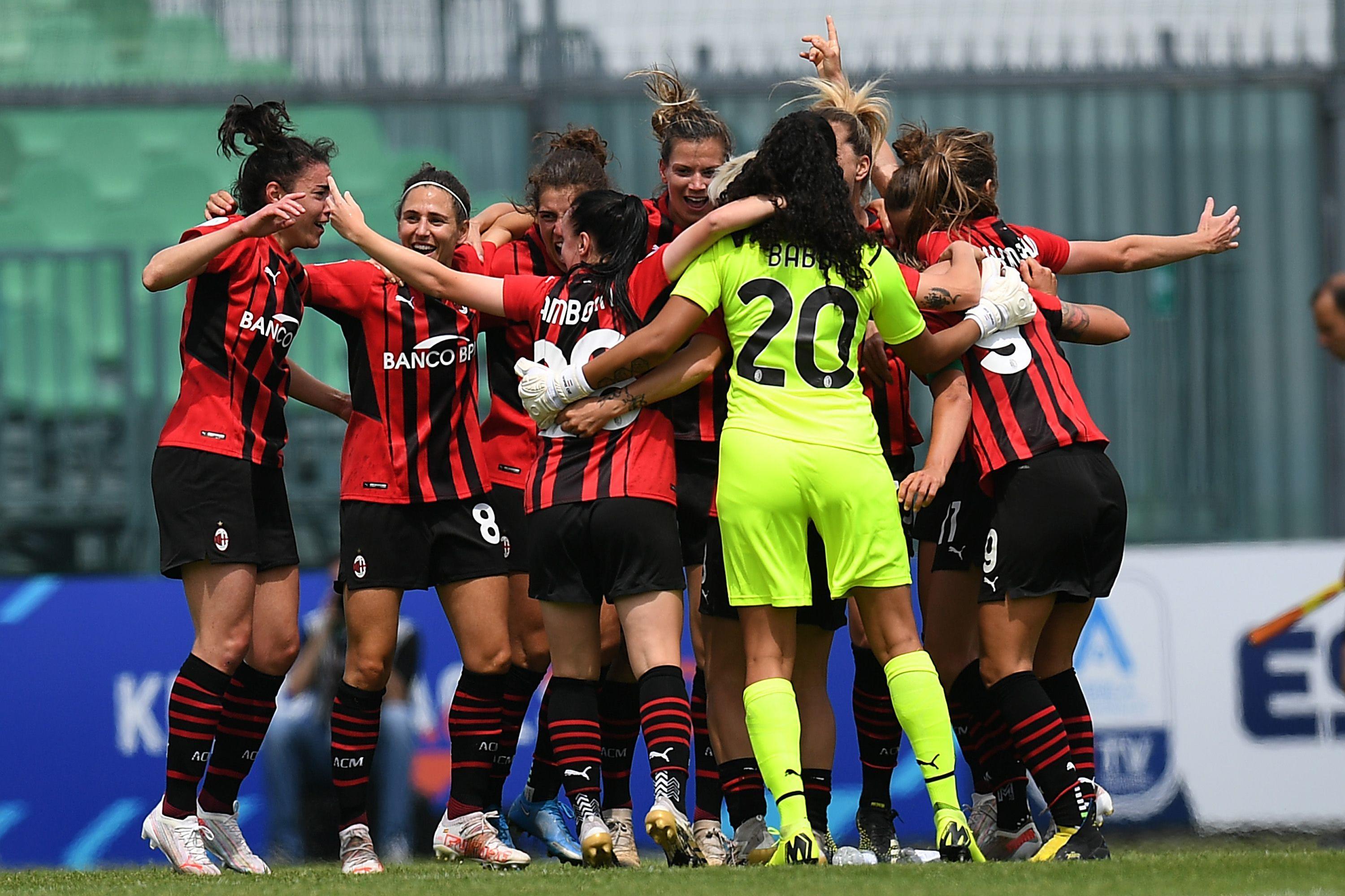 SASSUOLO, ITALY - MAY 15:Ac Milan Players celebrate during the Women Serie A match between US Sassuolo and AC Milan at Enzo Ricci Stadium on May 15, 2021 in Sassuolo, Italy. (Photo by Alessandro Sabattini/Getty Images)