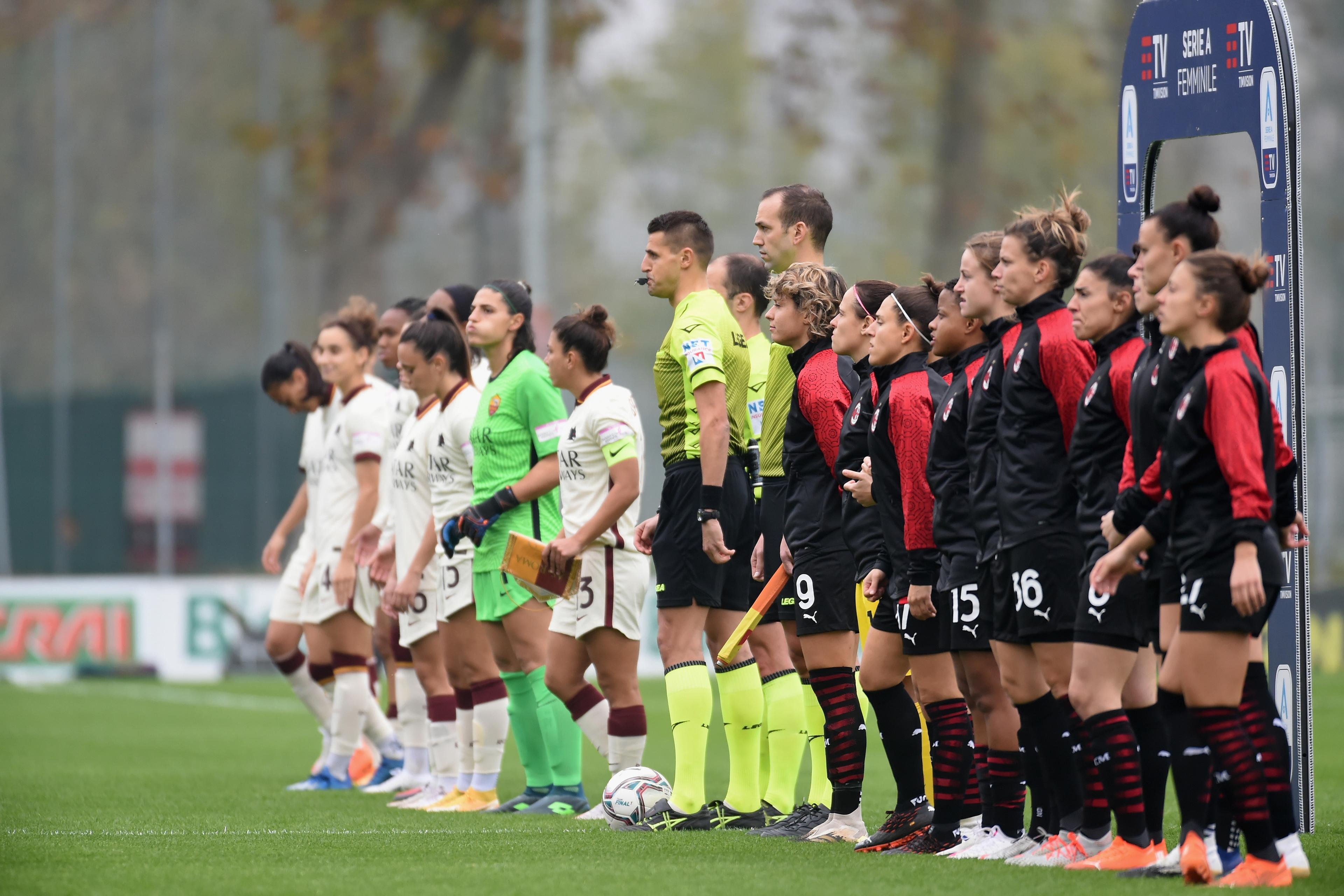 MILAN, ITALY - NOVEMBER 15:  Team players of AS Roma Women an AC Milan prior the Women Serie A match between AC Milan v AS Roma at Sport Center Vismara on November 15, 2020 in Milan, Italy.  (Photo by Pier Marco Tacca/Getty Images)