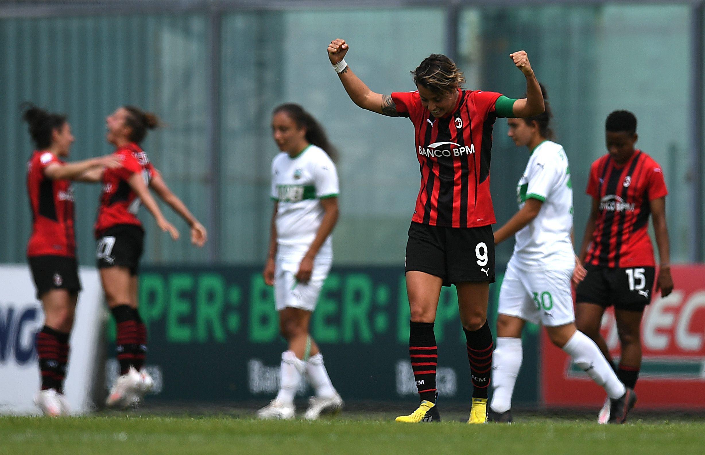 SASSUOLO, ITALY - MAY 15: Valentina Giacinti of AC MIlan celebrates during the Women Serie A match between US Sassuolo and AC Milan at Enzo Ricci Stadium on May 15, 2021 in Sassuolo, Italy. (Photo by Alessandro Sabattini/Getty Images)