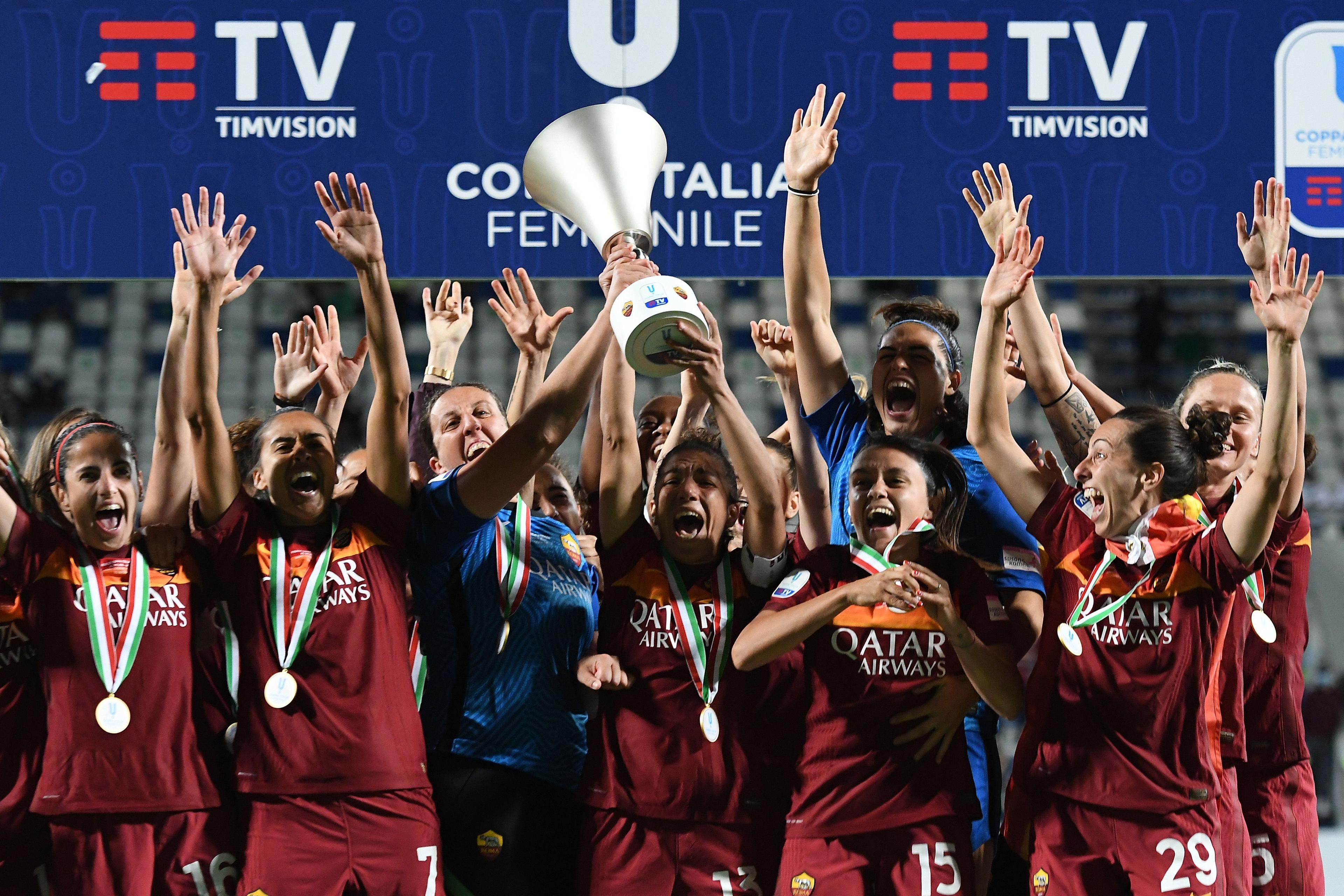 La Roma fa la storia: le giallorosse si aggiudicano il trofeo, battuto in finale il Milan ai rigori