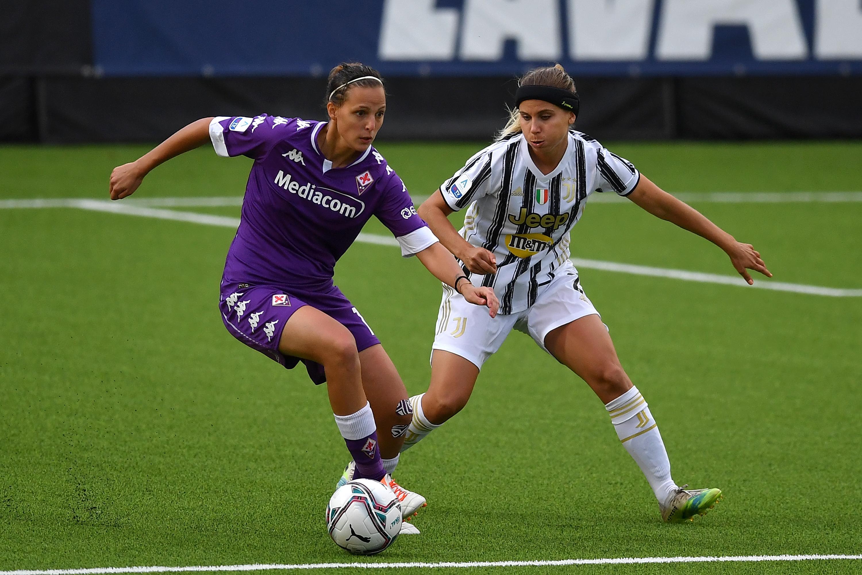 VINOVO, ITALY - OCTOBER 11:  Tuija Annika Hyyrynen  (R) of Juventus competes with Valery Vigiluzzi of ACF Fiorentina during the Women Serie A match between Juventus and ACF Fiorentina at Juventus Center Vinovo on October 11, 2020 in Vinovo, Italy.  (Photo by Valerio Pennicino/Getty Images ) *** Local Caption *** Tuija Annika Hyyrynen; Valery Vigiluzzi