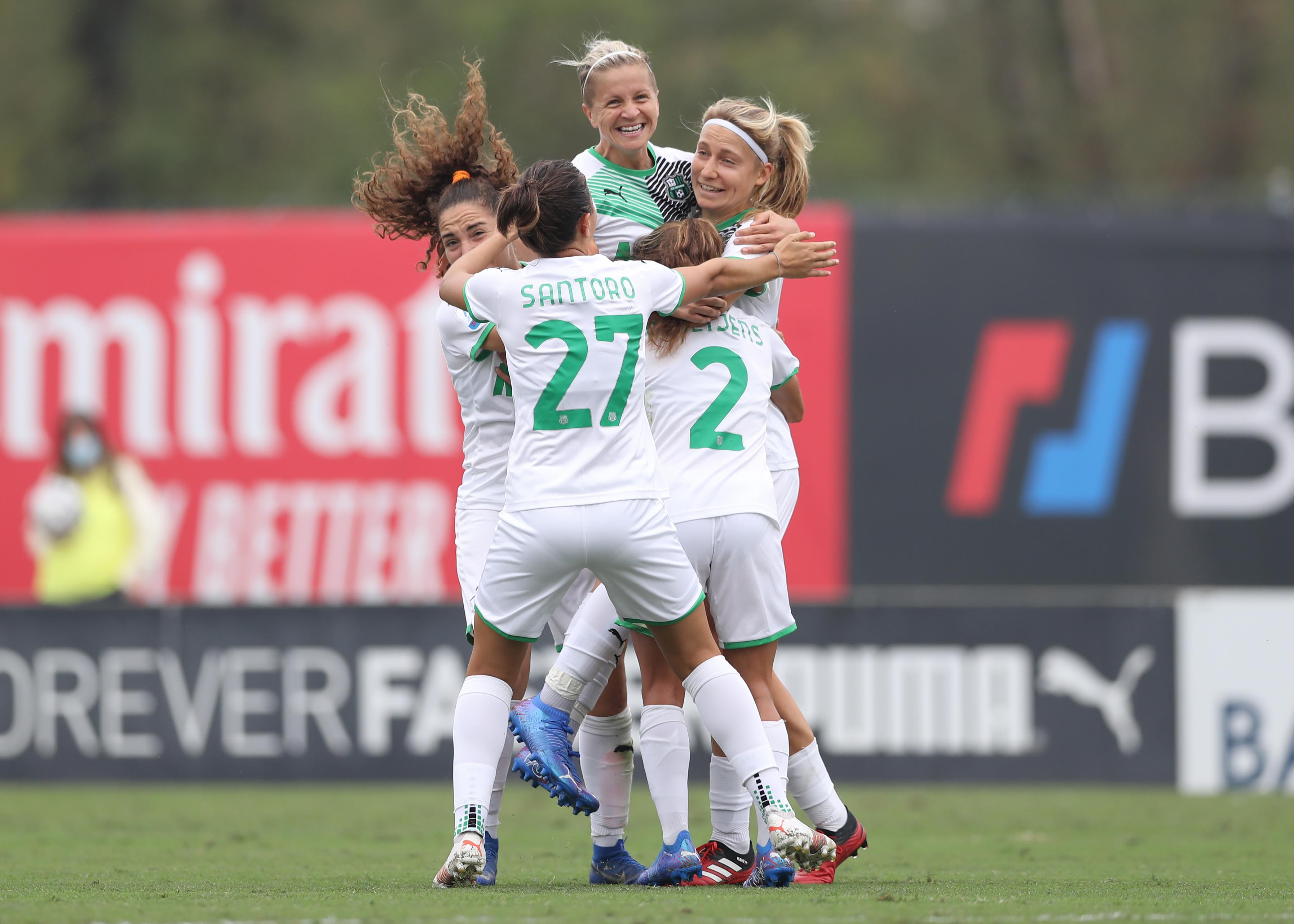 MILAN, ITALY - SEPTEMBER 25: Kamila Dubcova of US Sassuolo celebrates with team mates after scoring to give the side a 1-0 lead during the Women's Serie A match between AC Milan and Sassuolo at Campo Sportivo Vismara on September 25, 2021 in Milan, Italy. (Photo by Jonathan Moscrop/Getty Images)