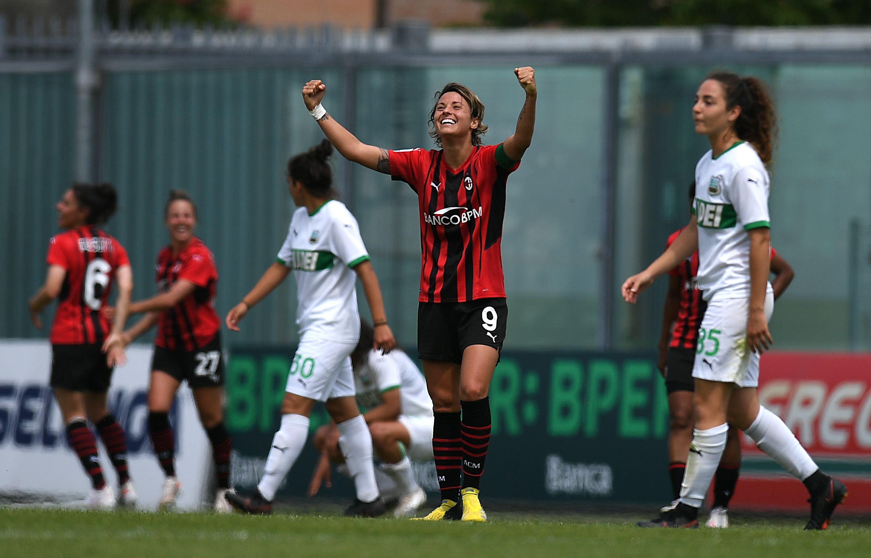 SASSUOLO, ITALY - MAY 15: Valentina Giacinti of AC MIlan celebrates during the Women Serie A match between US Sassuolo and AC Milan at Enzo Ricci Stadium on May 15, 2021 in Sassuolo, Italy. (Photo by Alessandro Sabattini/Getty Images)