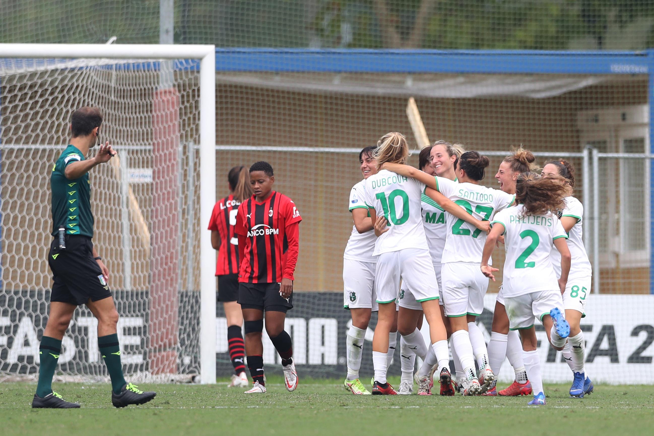 MILAN, ITALY - SEPTEMBER 25: Tamar Dongus of US Sassuolo celebrates with team mates after scoring to give the side a 2-0 lead during the Women\\'s Serie A match between AC Milan and Sassuolo at Campo Sportivo Vismara on September 25, 2021 in Milan, Italy. (Photo by Jonathan Moscrop/Getty Images)
