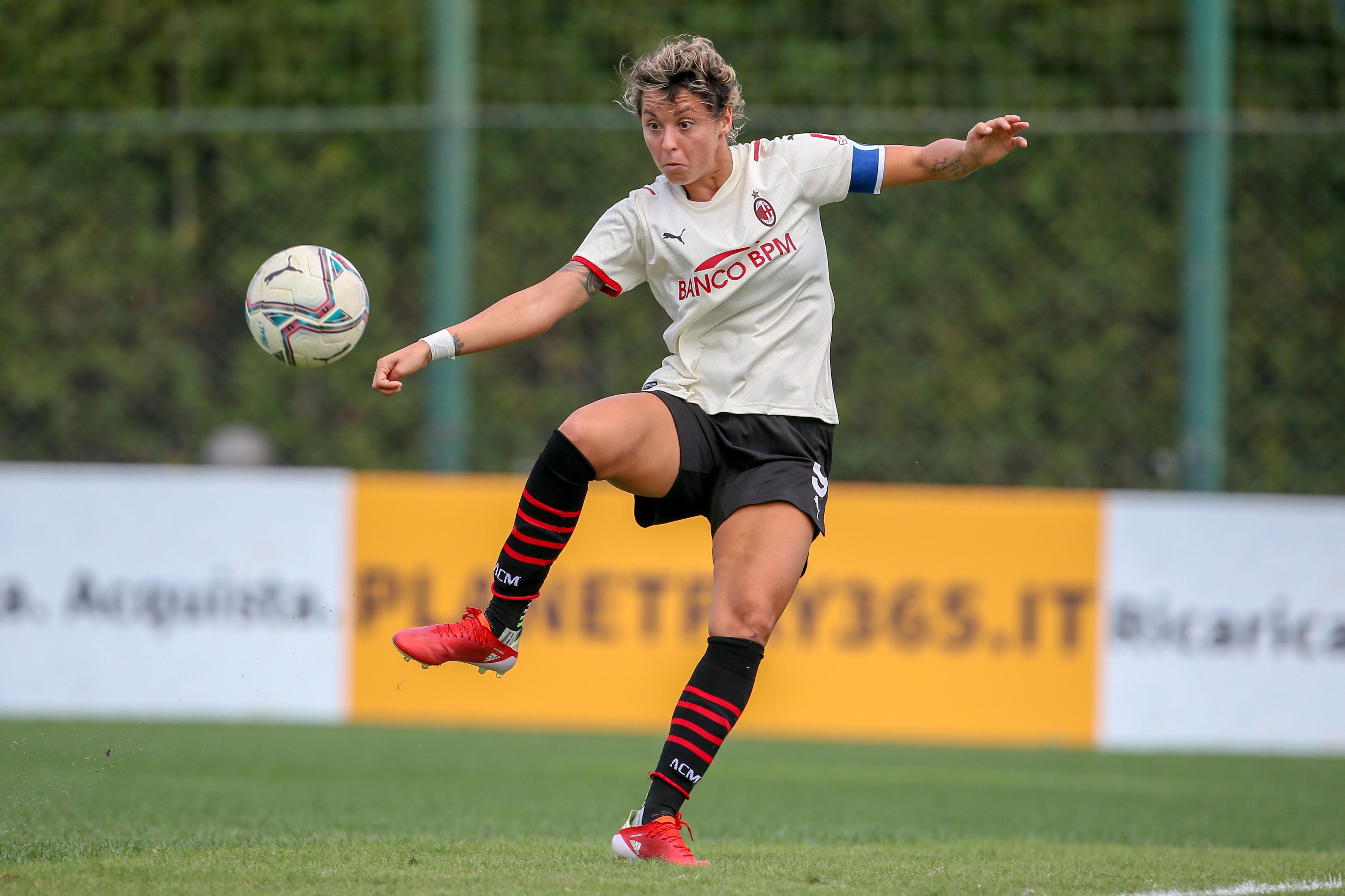 ROME, ITALY - SEPTEMBER 11: Valentina Giacinti of AC Milan scores her personal fourth goal during the Women Serie A match between SS Lazio and AC Milan on September 11, 2021 in Rome, Italy. (Photo by Giampiero Sposito/Getty Images)