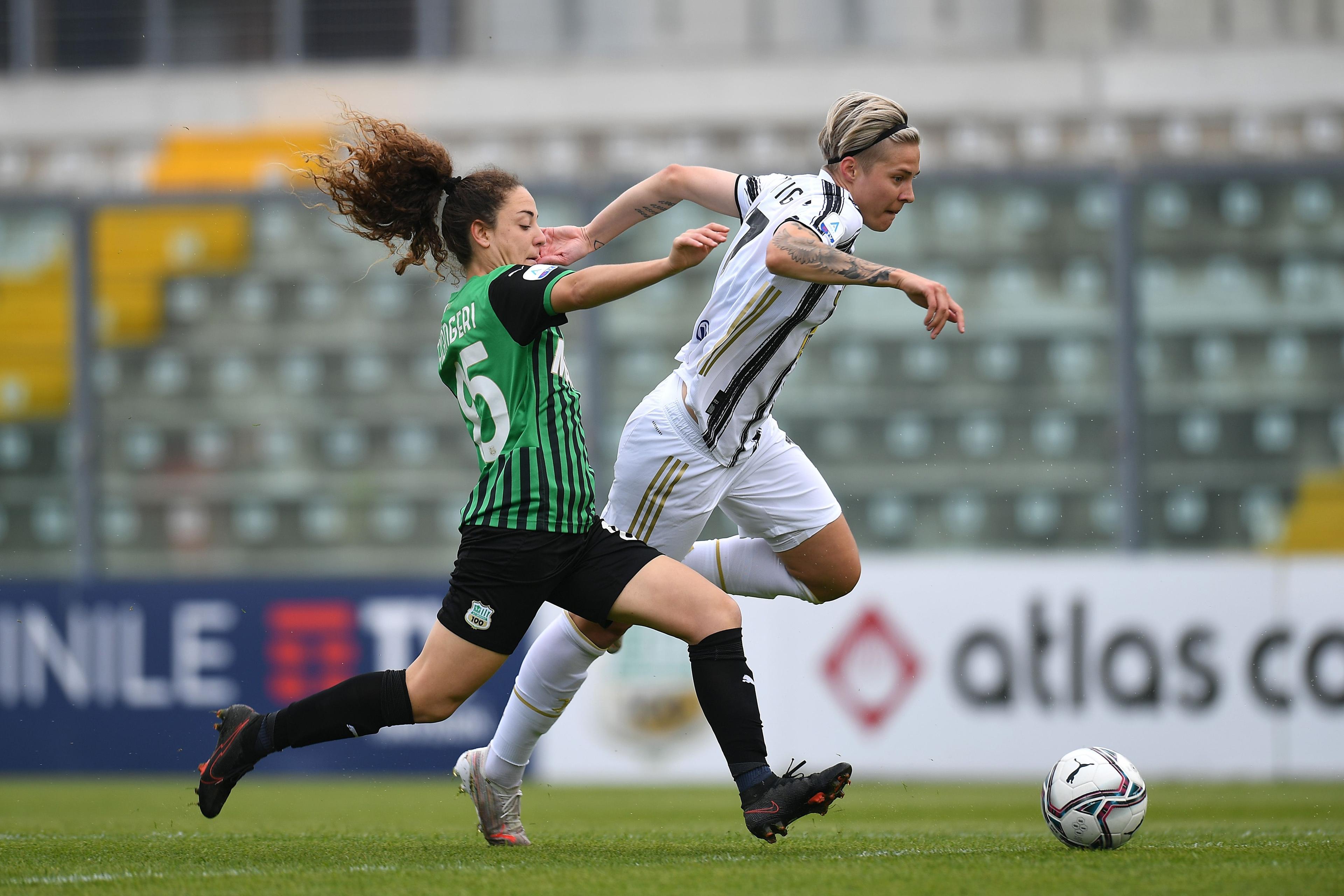 SASSUOLO, ITALY - APRIL 18: Maria Luisa Filangeri of US Sassuolo \\n competes for the ball with Lina Hurtig of Juventus during the Women Serie A match between US Sassuolo and Juventus at Enzo Ricci Stadium on April 18, 2021 in Sassuolo, Italy. (Photo by Alessandro Sabattini/Getty Images)