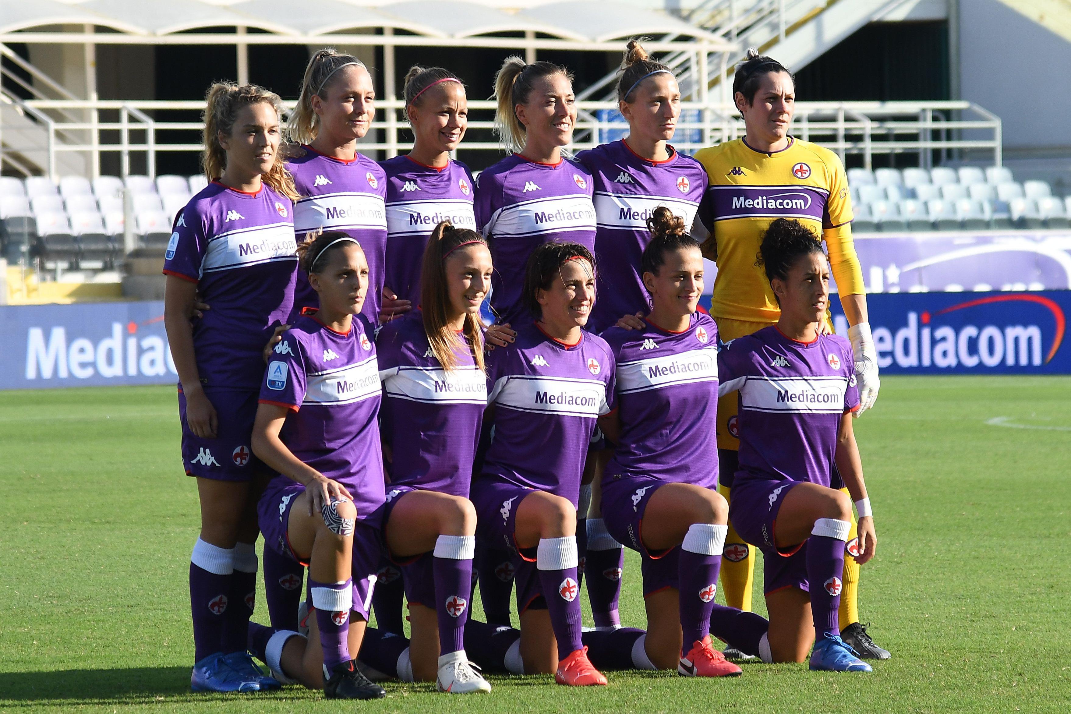 FLORENCE, ITALY - SEPTEMBER 05:ACF Fiorentina team  line up during the Women Serie A match between ACF Fiorentina and Juventus at Artemio Franchi on September 05, 2021 in Florence, Italy. (Photo by Alessandro Sabattini/Getty Images)