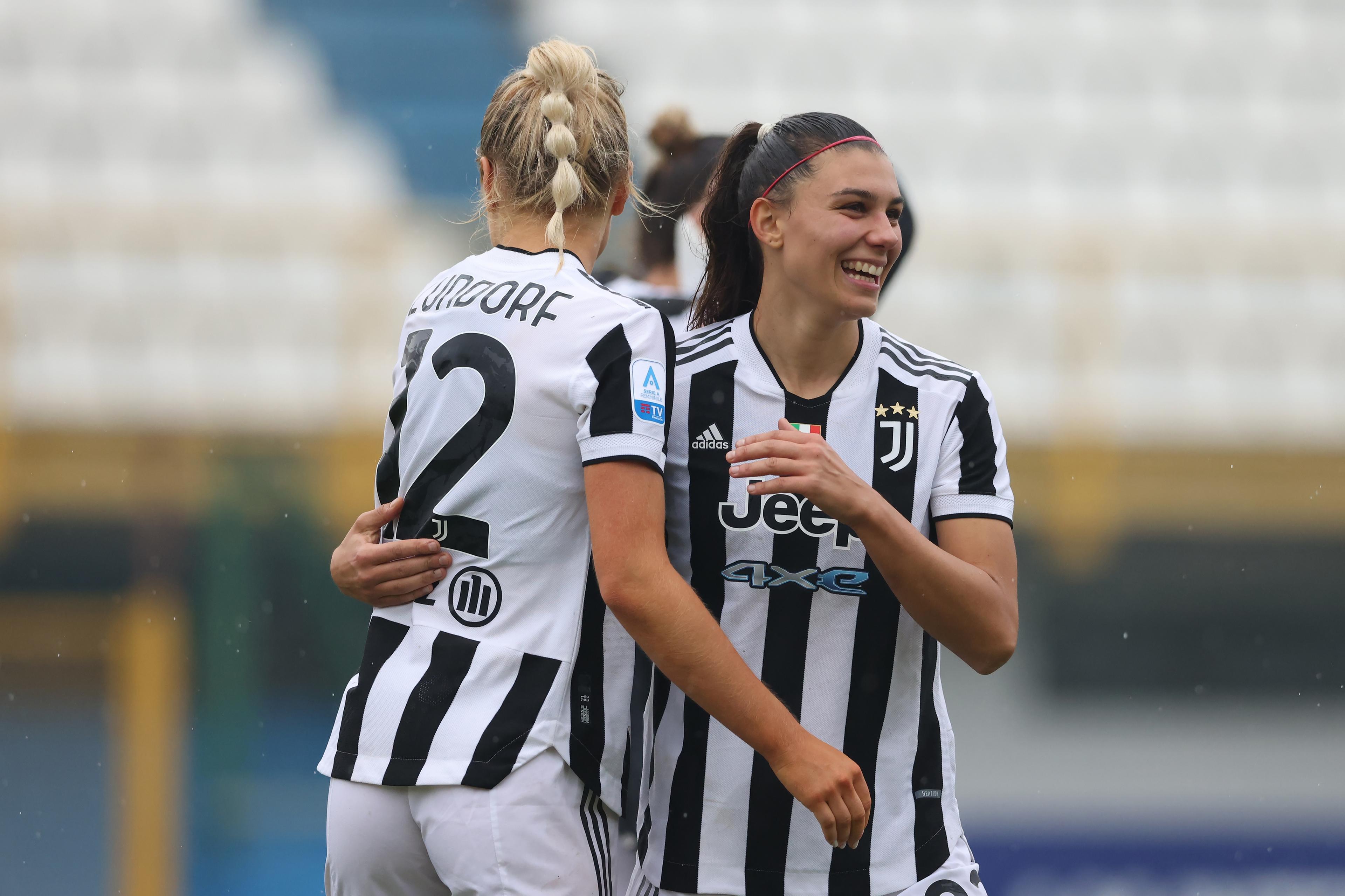 SESTO SAN GIOVANNI, ITALY - OCTOBER 30: Agnese Bonfantini of Juventus embraces team mate Matilde Lundorf following the final whistle of the Women's Serie A match between FC Internazionale and Juventus at Stadio Breda on October 30, 2021 in Sesto San Giovanni, Italy. (Photo by Jonathan Moscrop/Getty Images)