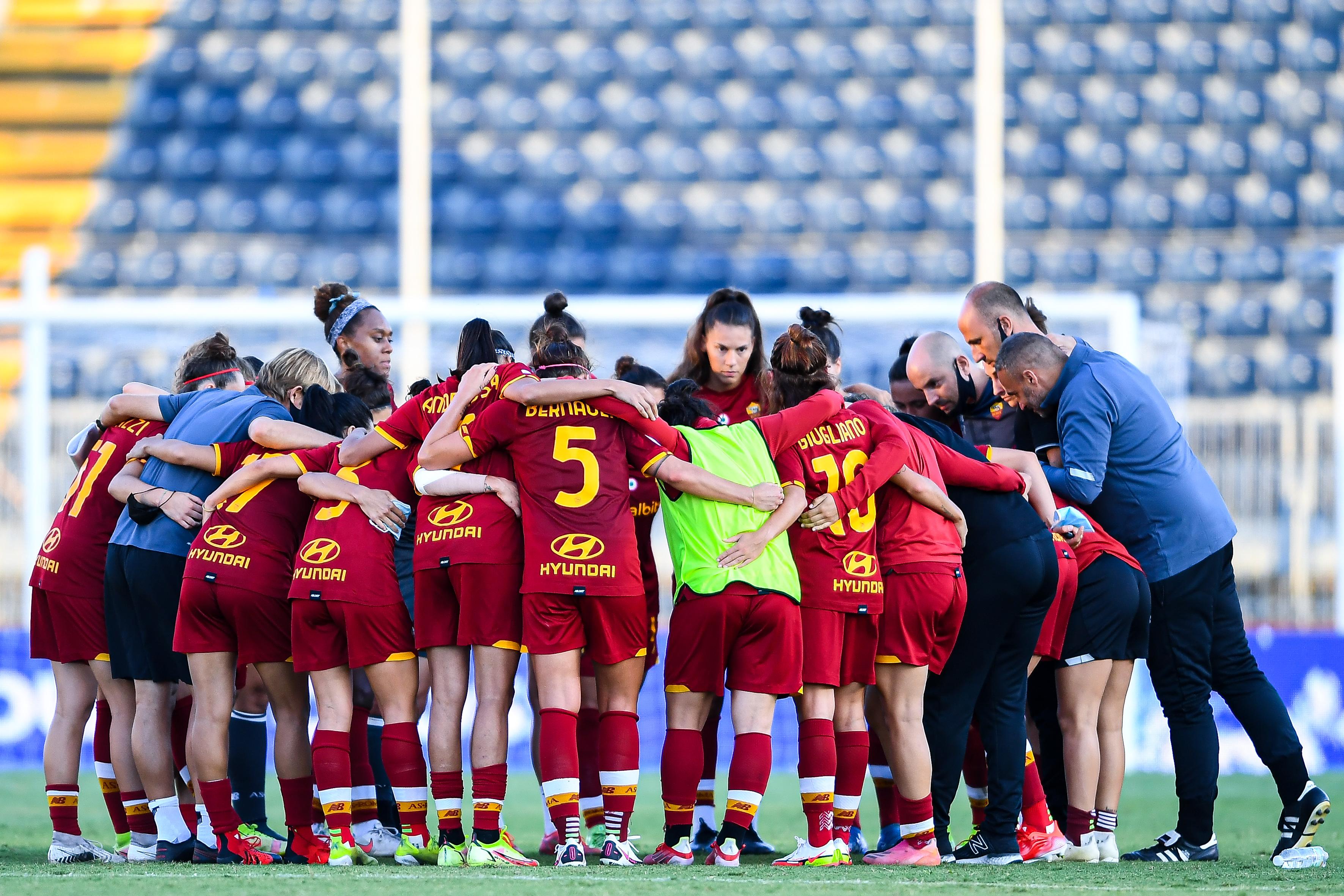 EMPOLI, ITALY - AUGUST 28: Players and staff of Roma celebrate after the Women Serie A match between Empoli FC and AS Roma at Stadio Carlo Castellani on August 28, 2021 in Empoli, Italy. (Photo by Getty Images)
