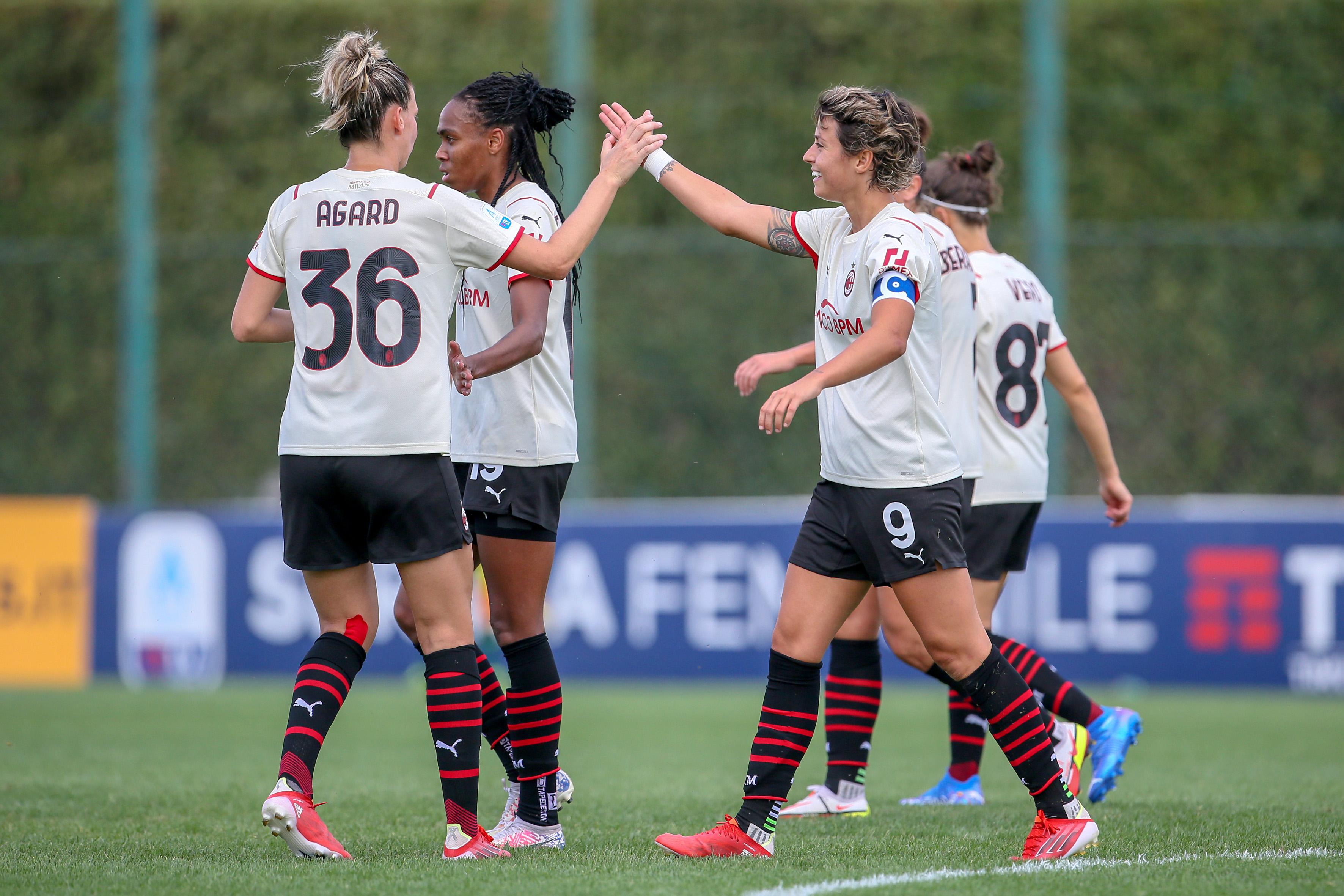 ROME, ITALY - SEPTEMBER 11: Valentina Giacinti of AC Milan celebrates after scoring her personal fourth goal during the Women Serie A match between SS Lazio and AC Milan on September 11, 2021 in Rome, Italy. (Photo by Giampiero Sposito/Getty Images)