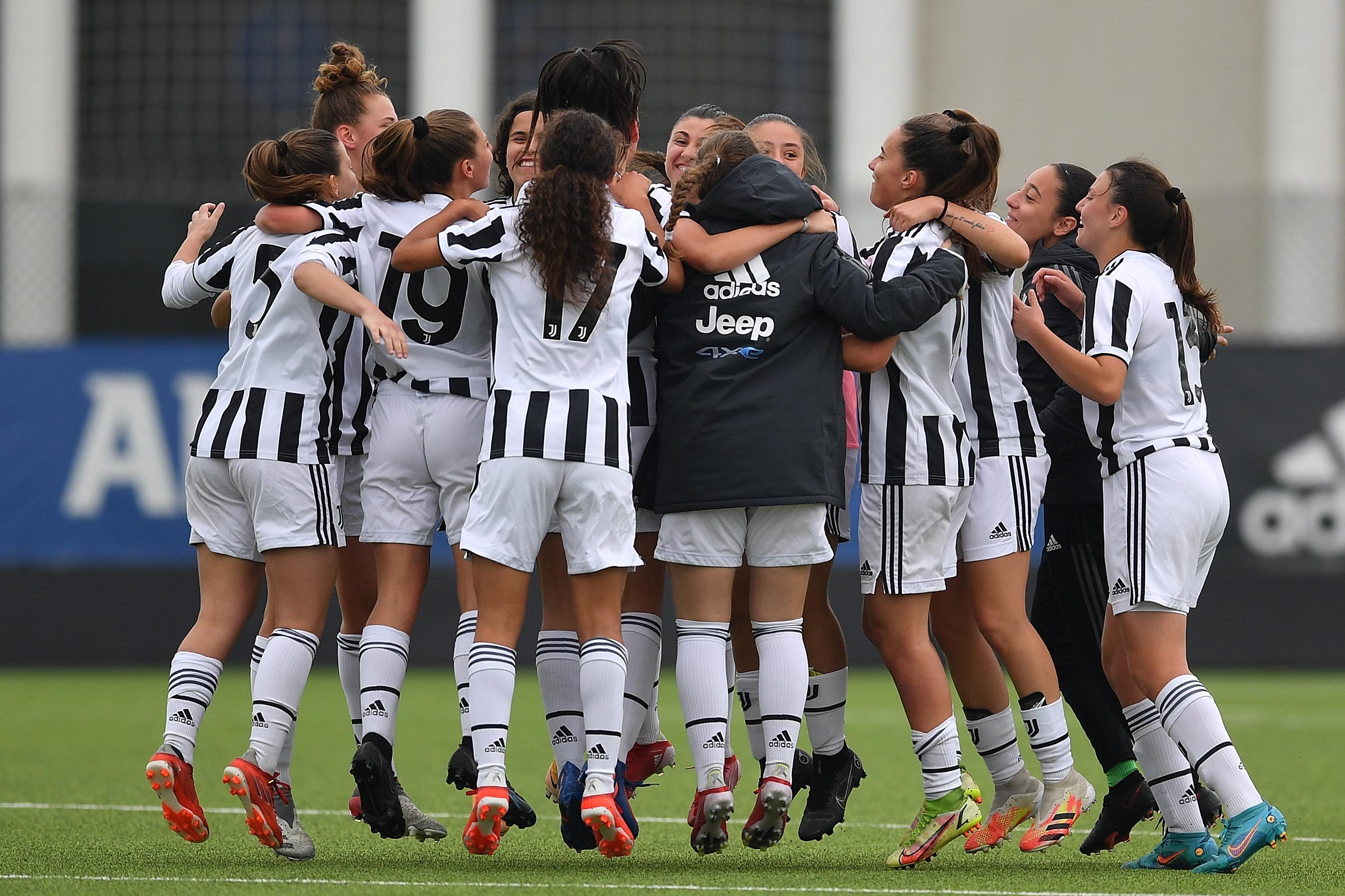 VINOVO, ITALY - APRIL 20: Team of Juventus Women U19 celebrate victory at the end of the match between Juventus Women U19 and AC Milan Women U19 at Juventus Center Vinovo on April 20, 2022 in Vinovo, Italy. (Photo by Valerio Pennicino - Juventus FC/Juventus FC via Getty Images)