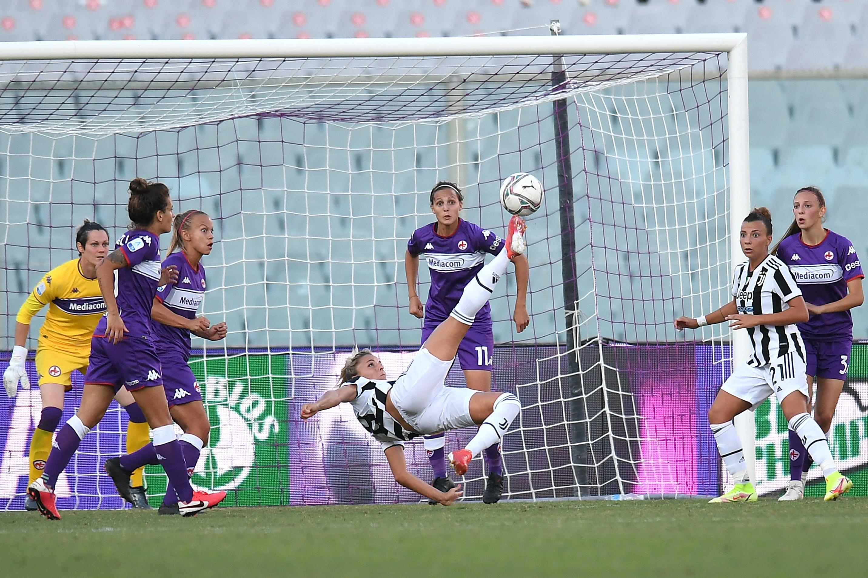 FLORENCE, ITALY - SEPTEMBER 05: Martina Rosucci of Juventus women in action during the Women Serie A match between ACF Fiorentina and Juventus at Artemio Franchi on September 05, 2021 in Florence, Italy. (Photo by Alessandro Sabattini/Getty Images)