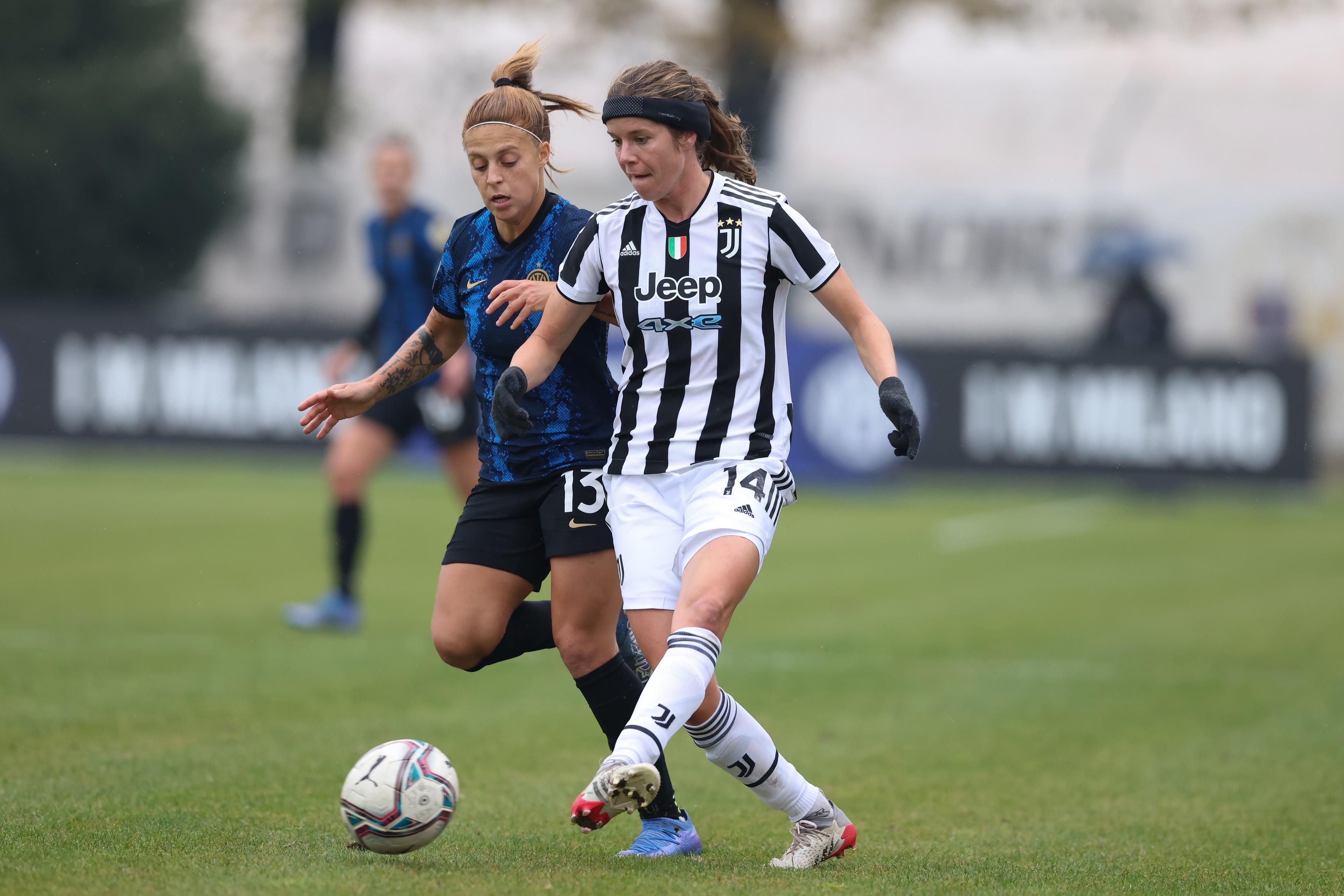 SESTO SAN GIOVANNI, ITALY - OCTOBER 30: Sofie Junge Pedersen of Juventus plays the ball as Beatrice Merlo of Internazionale pursues during the Women\\'s Serie A match between FC Internazionale and Juventus at Stadio Breda on October 30, 2021 in Sesto San Giovanni, Italy. (Photo by Jonathan Moscrop/Getty Images)