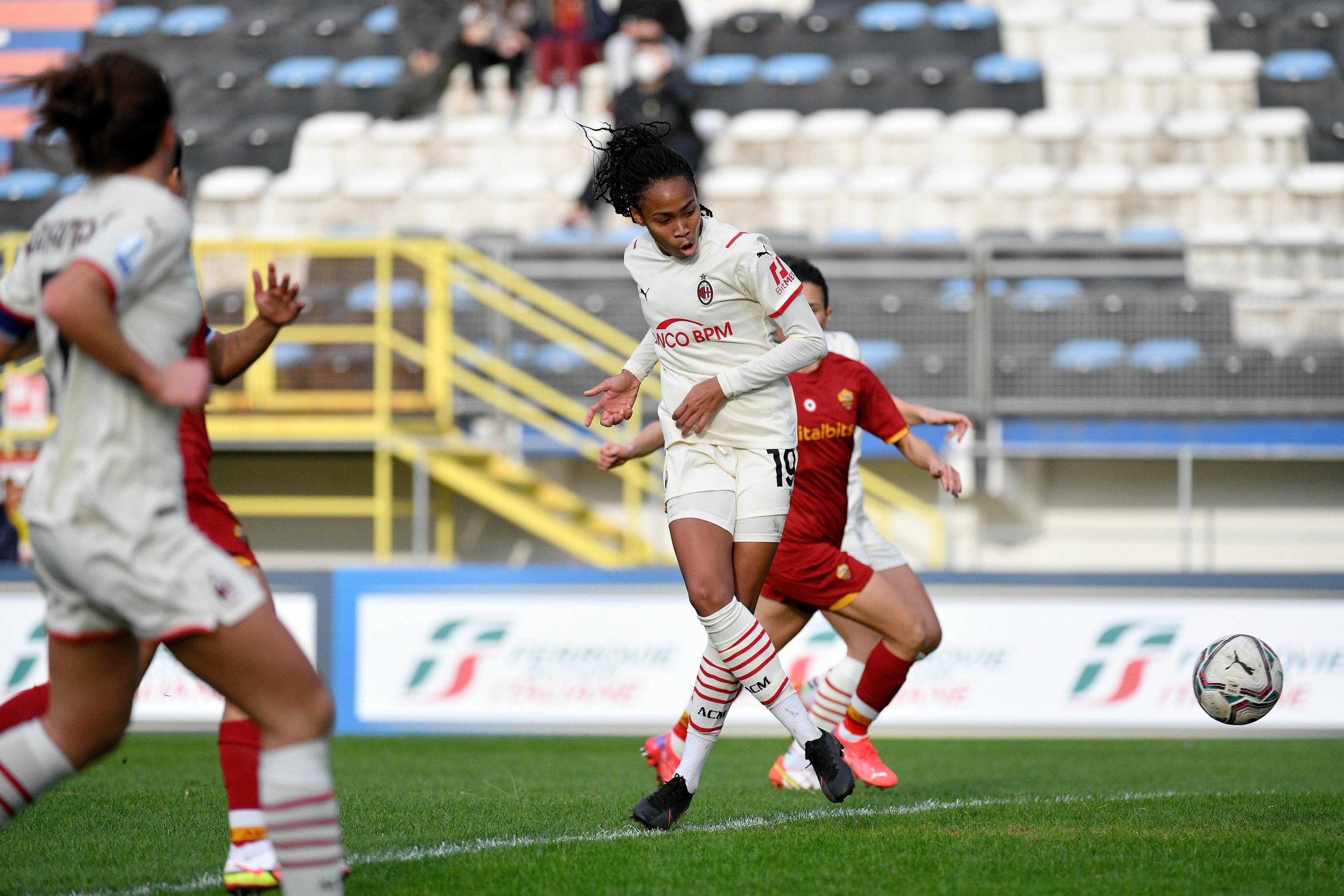 LATINA, ITALY - JANUARY 05: Lindsey Kimb Thomas of AC Milan scores a opening goal during the woman Supercip semifinal match between AC Milan v AS Roma at Stadio Domenico Francioni on January 05, 2022 in Latina, Italy. (Photo by Marco Rosi/Getty Images)