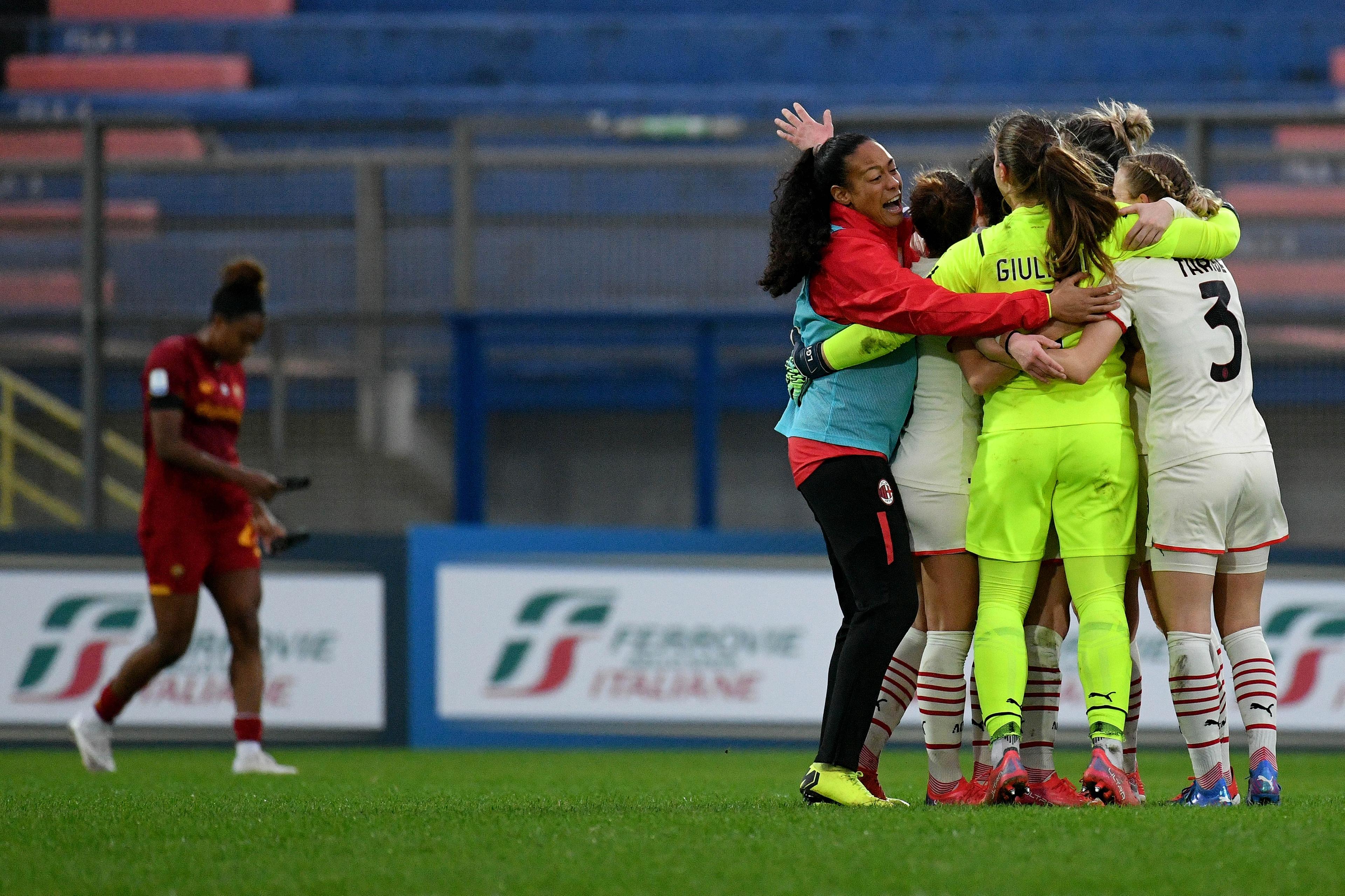 LATINA, ITALY - JANUARY 05: AC Milan player celebrate a winner game after the woman Supercip semifinal match between AC Milan v AS Roma at Stadio Domenico Francioni on January 05, 2022 in Latina, Italy. (Photo by Marco Rosi/Getty Images)