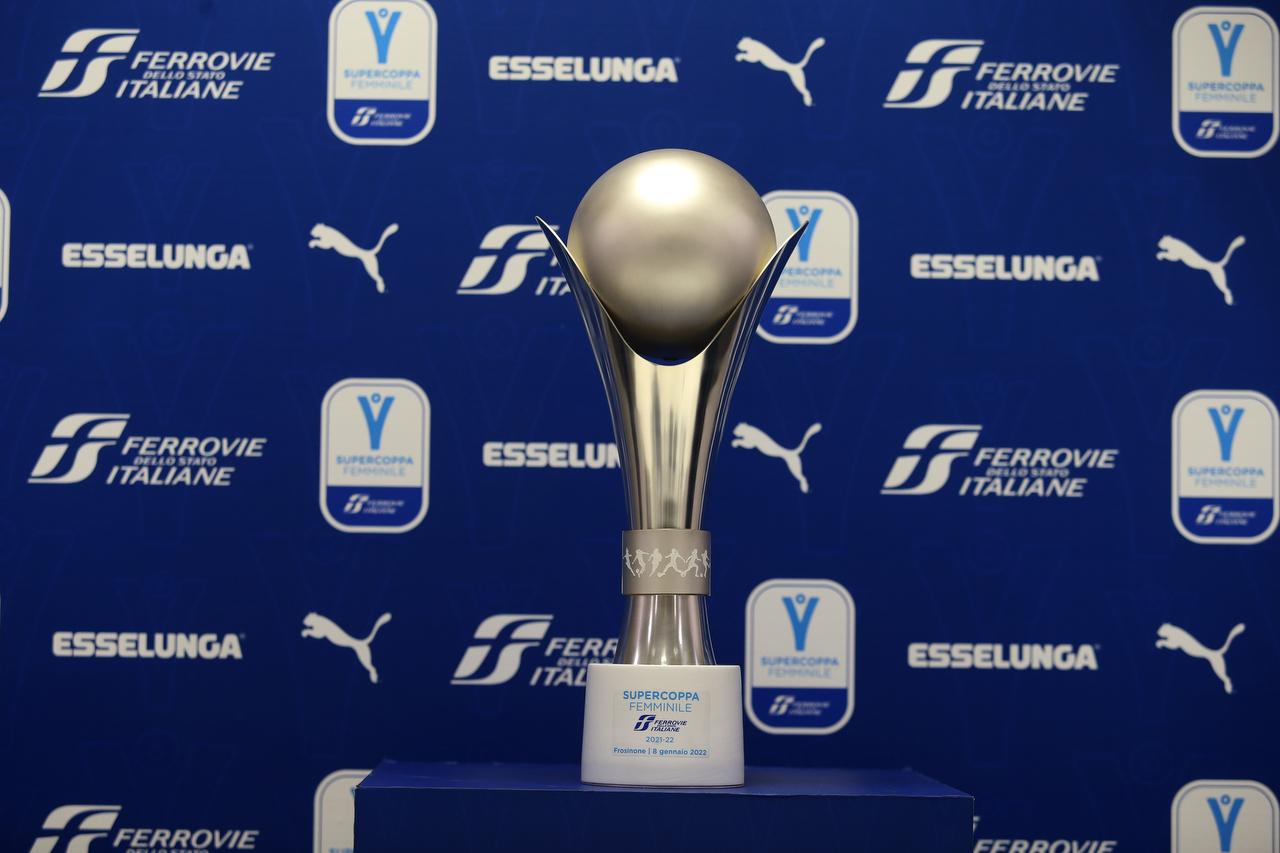 Frosinone si prepara alla finale: Juventus e Milan a caccia del titolo. Fuori dallo stadio organizzato un centro vaccinale