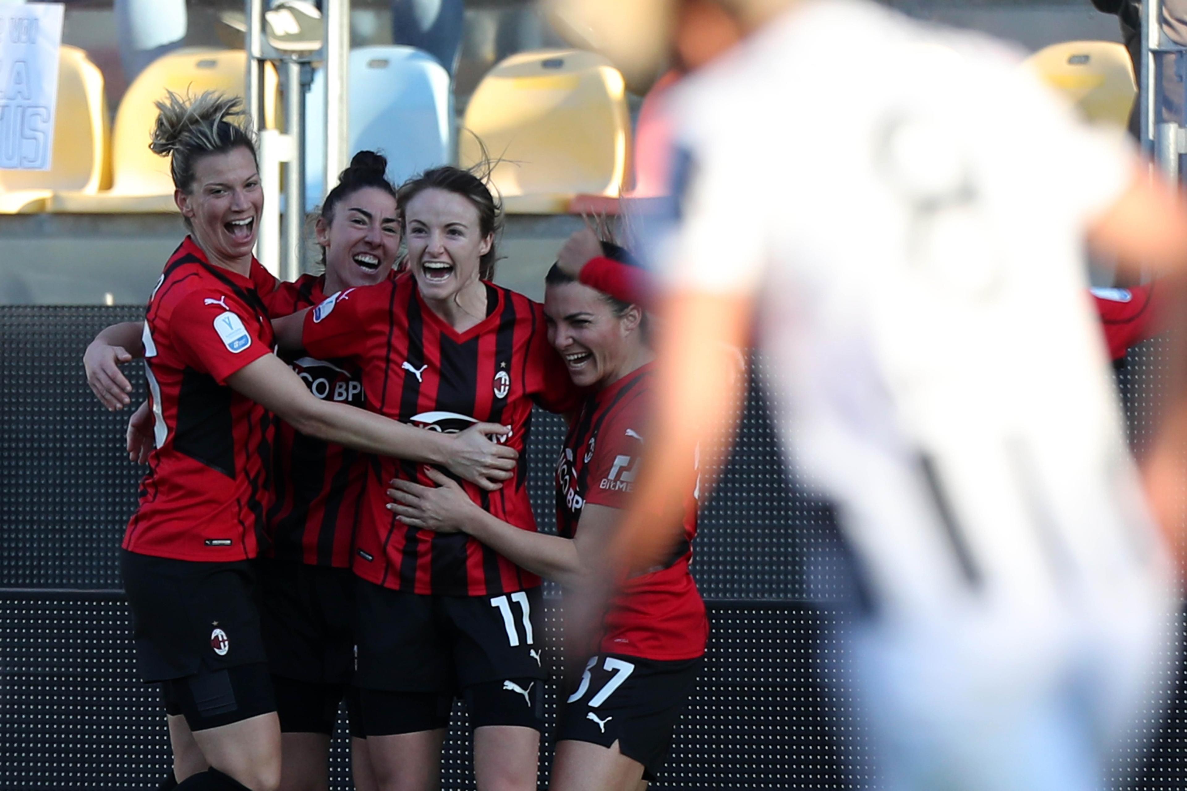 FROSINONE, ITALY - JANUARY 08: Christy Louise Grimshaw of AC Milan celebrates a opening goal with his team mates during the Women Supercup Final match between Juventus and AC Milan at Stadio Benito Stirpe on January 08, 2022 in Frosinone, Italy. (Photo by Paolo Bruno/Getty Images)