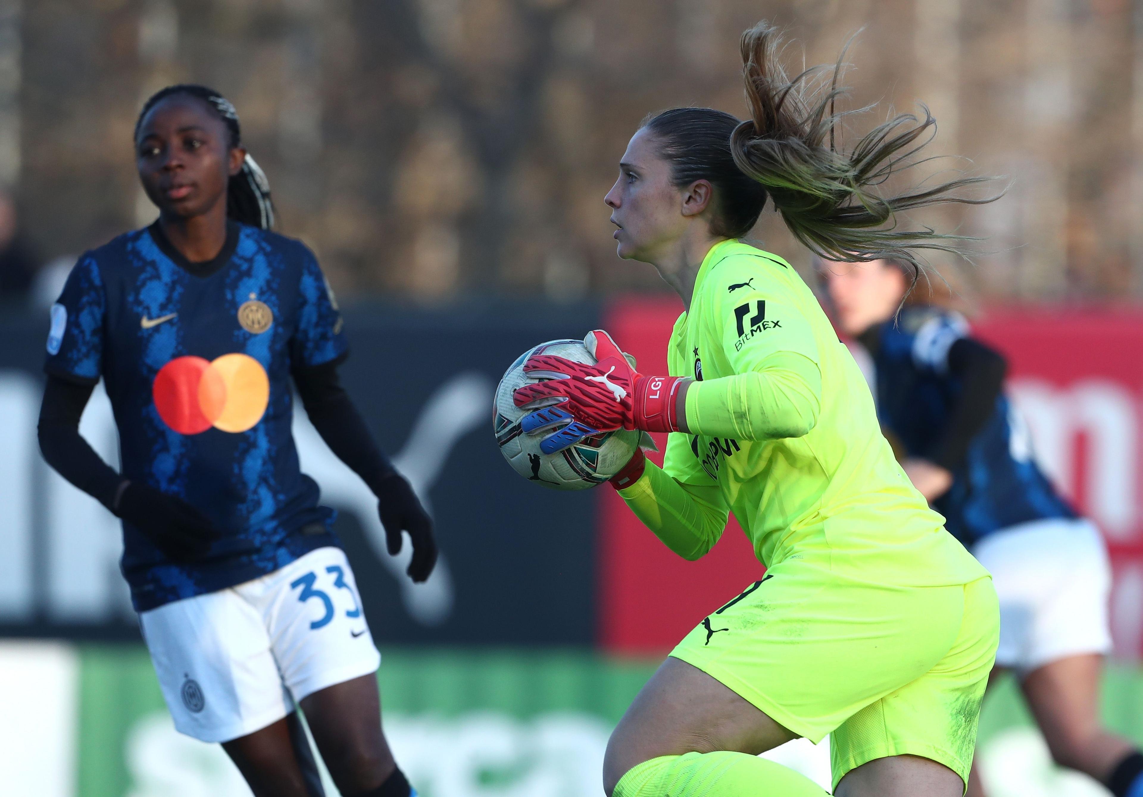 MILAN, ITALY - DECEMBER 05: Laura Giuliani of AC Milan in action during the Women Serie A match between AC Milan and FC Internazionale at Campo Sportivo Vismara on December 05, 2021 in Milan, Italy. (Photo by Marco Luzzani/Getty Images)