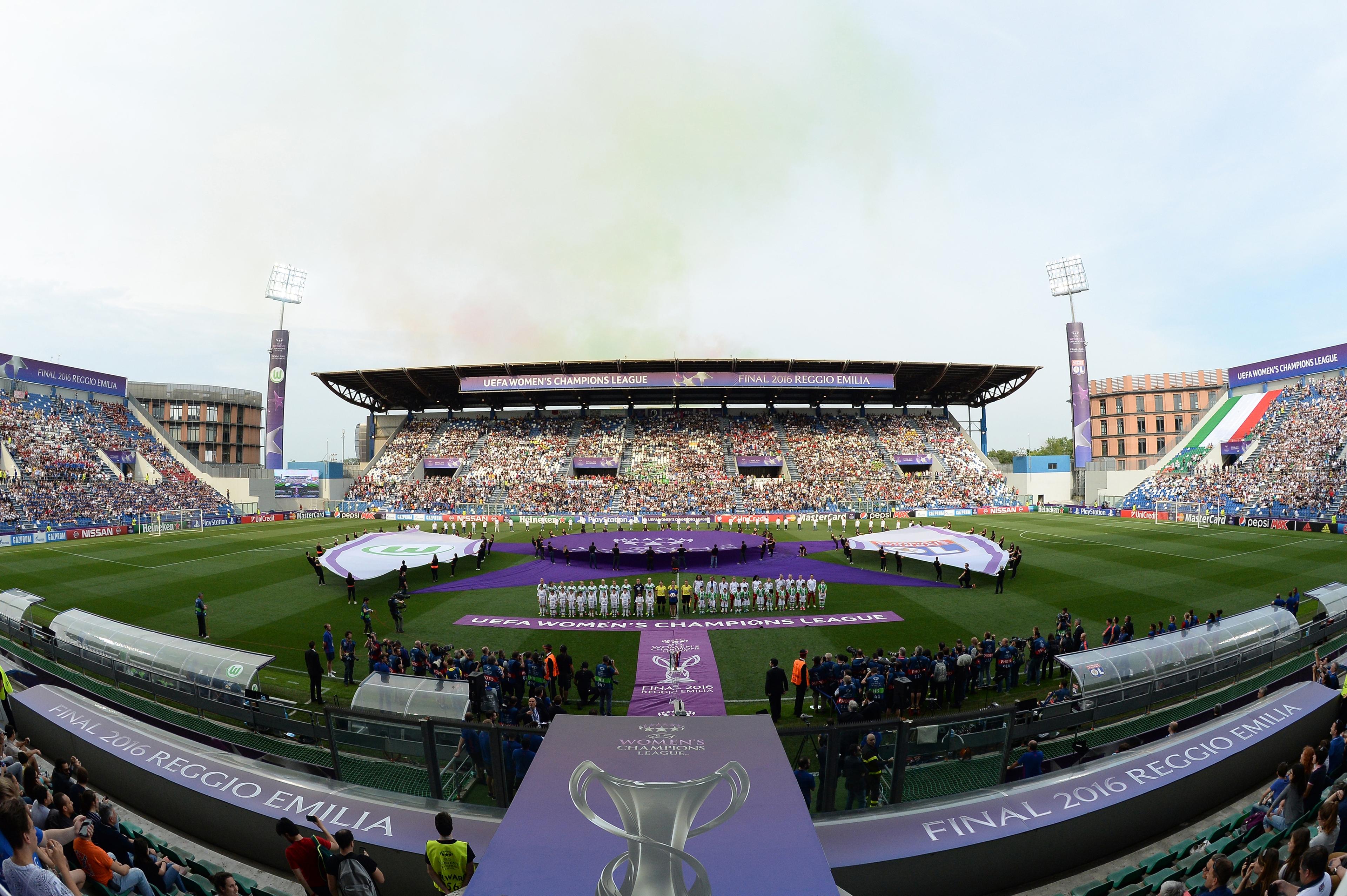 BRESCIA, ITALY - MAY 26: Players of VfL Wolfsburg and Olympique Lyonnais lineup before the start of the game at Mario Rigamonti Stadium on May 26, 2016 in Brescia, Italy. (Photo by Paul Murphy - UEFA/UEFA via Getty Images)