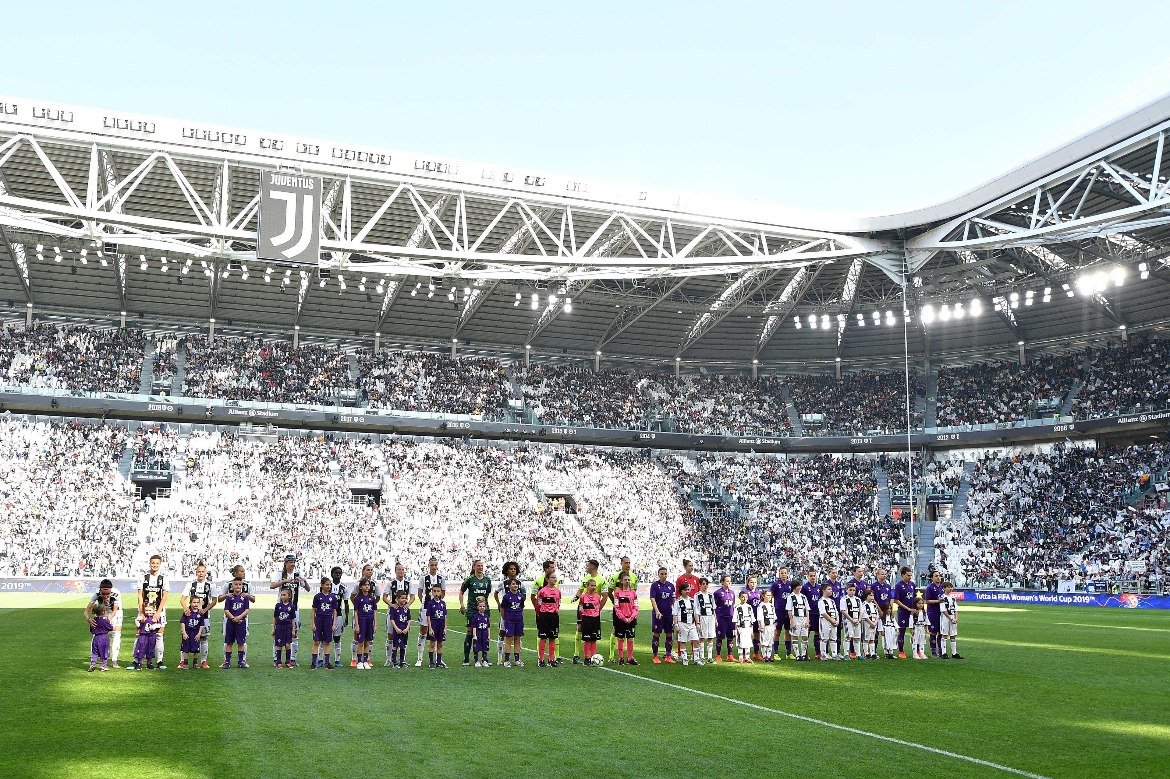 TURIN, ITALY - MARCH 24: Team of Juventus FC Womens and team of Fiorentina Women's FC line up during the Women Serie A match between Juventus Women and Fiorentina Women at Allianz Stadium on March 24, 2019 in Turin, Italy. (Photo by Valerio Pennicino/Getty Images)