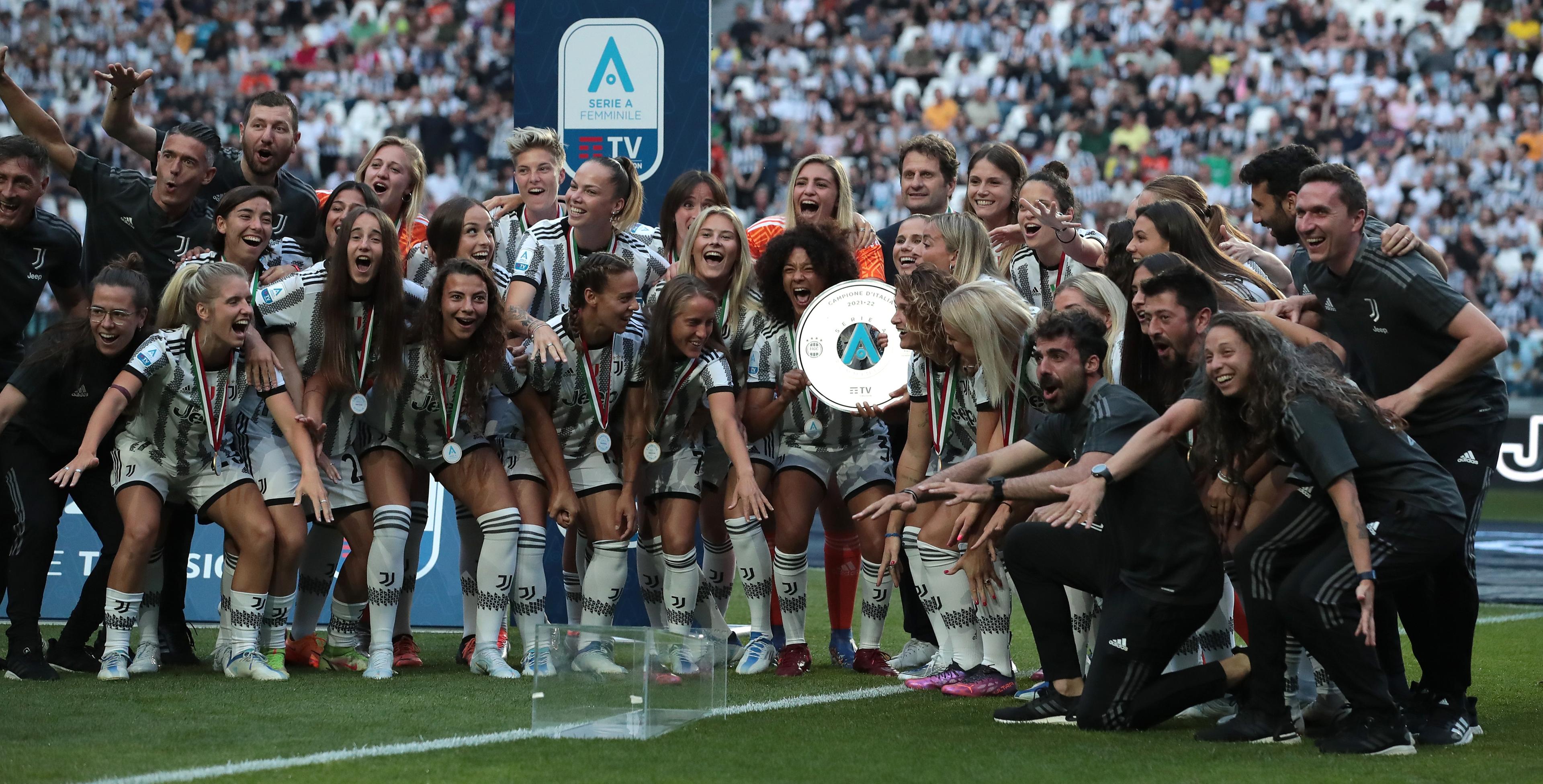 TURIN, ITALY - MAY 16: Sara Gama of Juventus lifts the Serie A Women trophy and celebrates victory of the Serie A Women with her teammates prior to the Serie A match between Juventus and SS Lazio at Allianz Stadium on May 16, 2022 in Turin, Italy. (Photo by Emilio Andreoli/Getty Images)