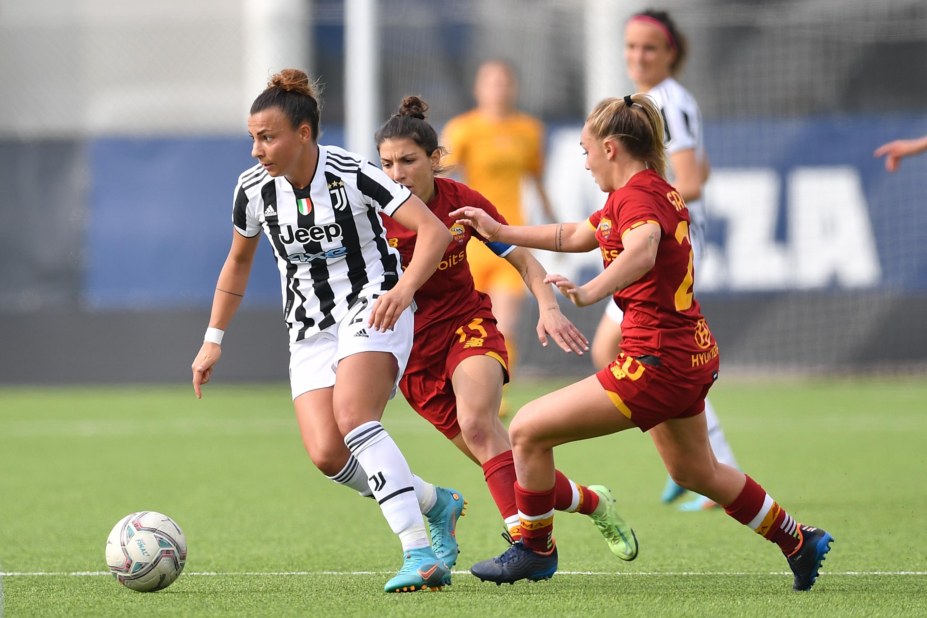 VINOVO, ITALY - MARCH 05: Arianna Caruso of Juventus in action during the Women Serie A match between Juventus and AS Roma on March 5, 2022 in Vinovo, Italy. (Photo by Valerio Pennicino/Getty Images) *** Local Caption *** Arianna Caruso