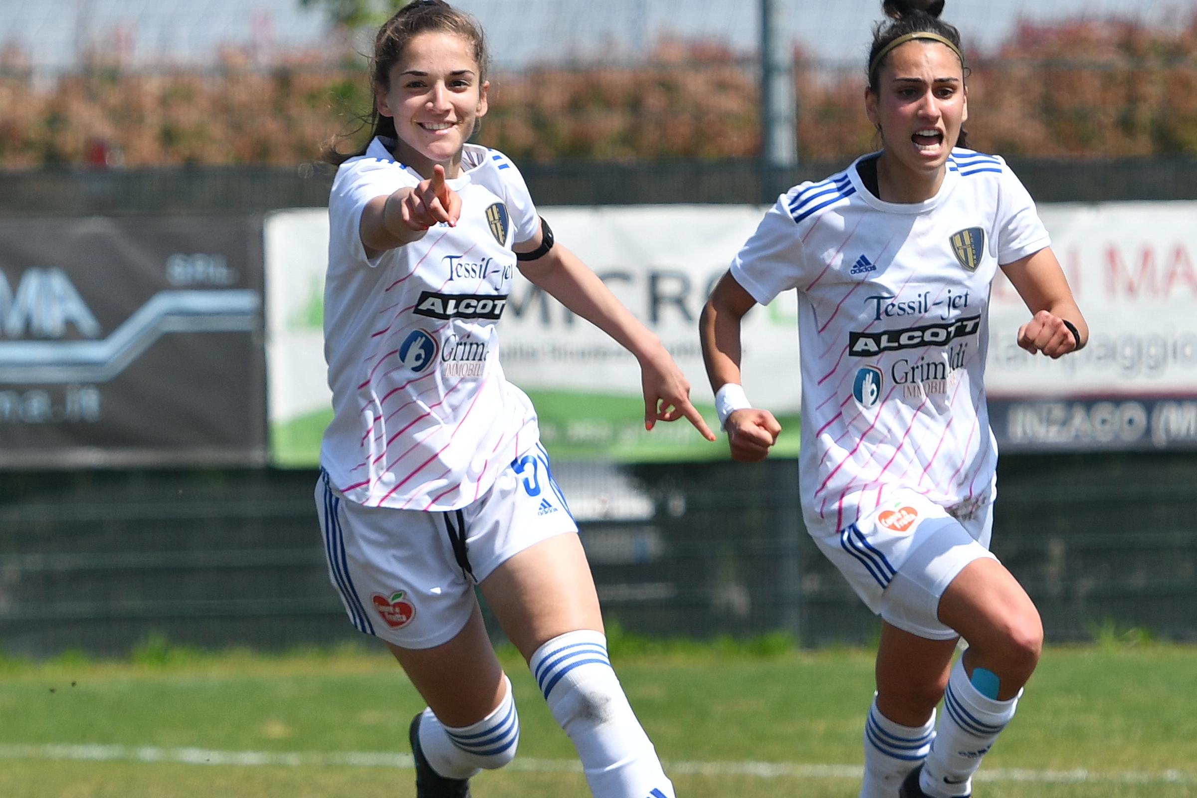A SX PASTRENGE ESULTA DOPO IL GOL A DX RIGAGLIA PARTITA COMO WOMEN - TAVAGNACCO 2-1 CALCIO FEMMINILE CAMPIONATO 2021-22 SERIE B  FOTO CUSA 27-04-2022