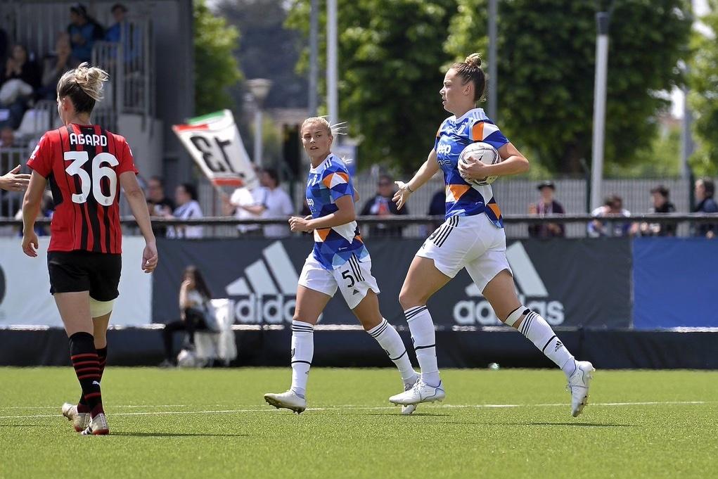 La Juventus vince in rimonta 5-3 contro il Milan e raggiunge la Roma in finale