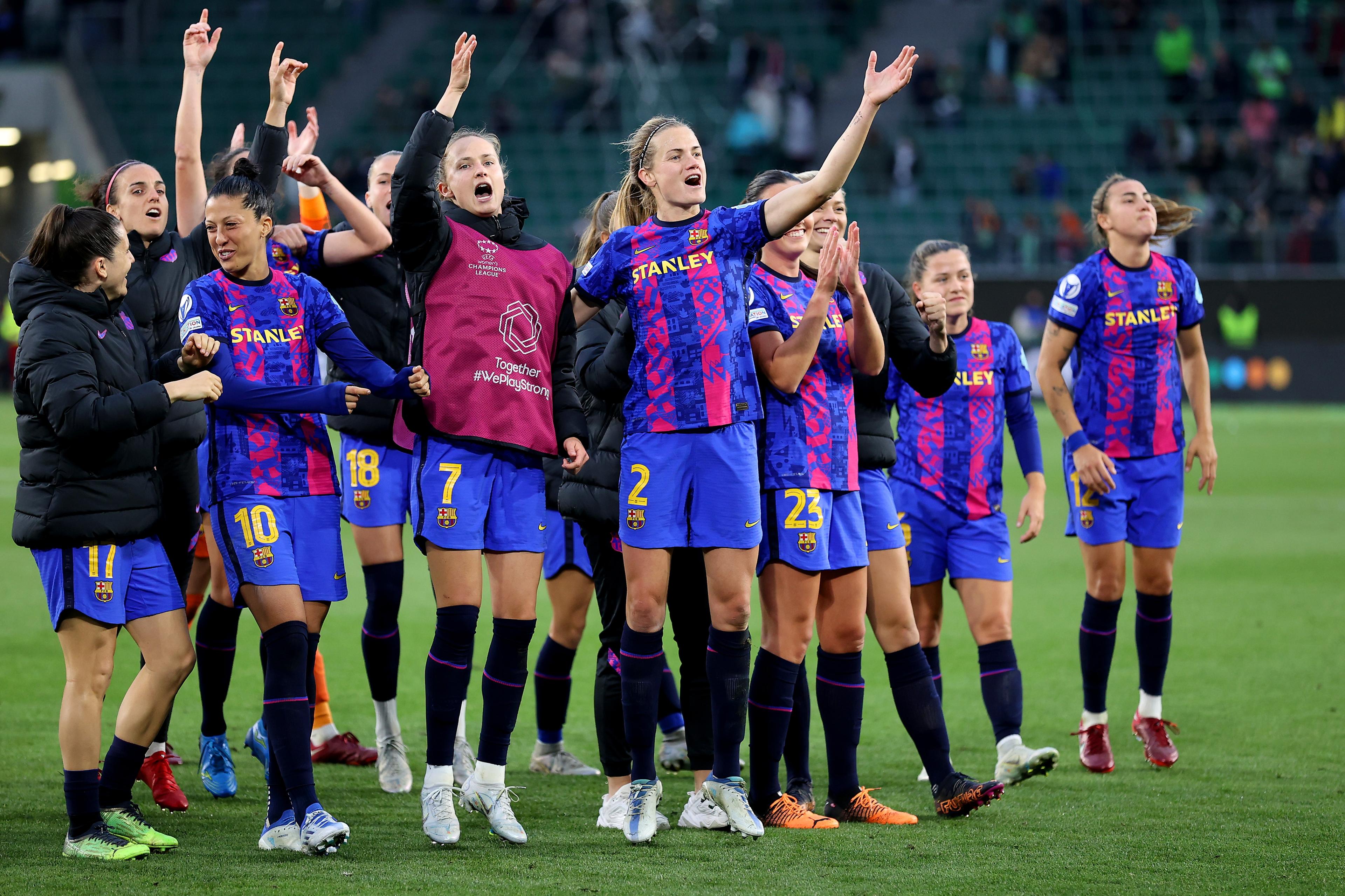 WOLFSBURG, GERMANY - APRIL 30: FC Barcelona celebrate progression into the UEFA Women's Champions League final after the UEFA Women's Champions League Semi Final Second Leg match between VfL Wolfsburg and FC Barcelona at on April 30, 2022 in Wolfsburg, Germany. (Photo by Boris Streubel - UEFA/UEFA via Getty Images )