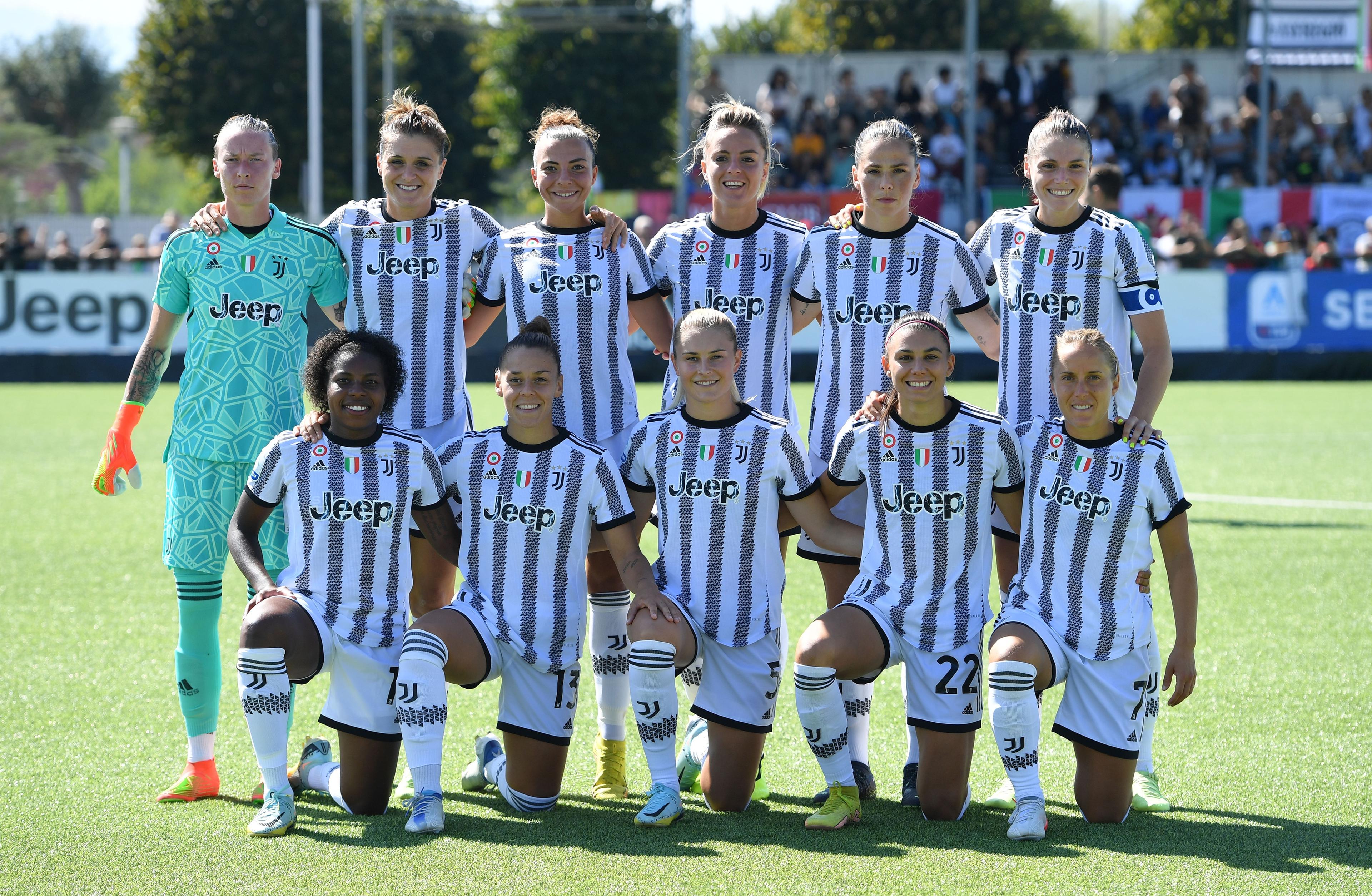 VINOVO, ITALY - SEPTEMBER 16: Team picture of Juventus during the Women Serie A match between Juventus and AS Roma at Juventus Center Vinovo on September 16, 2022 in Vinovo, Italy. (Photo by Chris Ricco/Getty Images)
