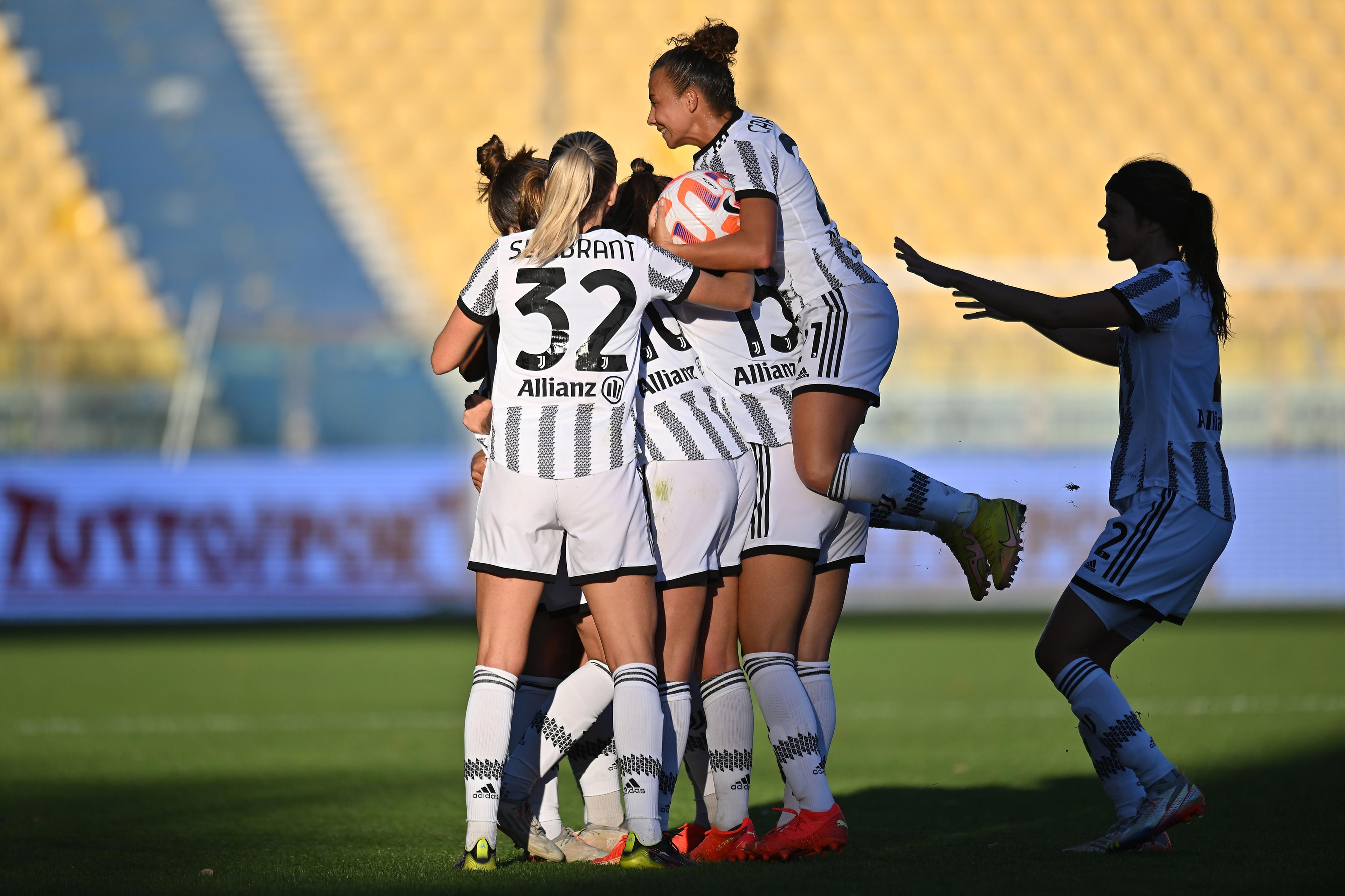 PARMA, ITALY - NOVEMBER 05: Lisa Boattin of Juventus Women celebrates after scoring his team 1-1 goal during the Italian Women's Super Cup match between Juventus and AS Roma on November 05, 2022 in Parma, Italy. (Photo by Alessandro Sabattini/Getty Images)