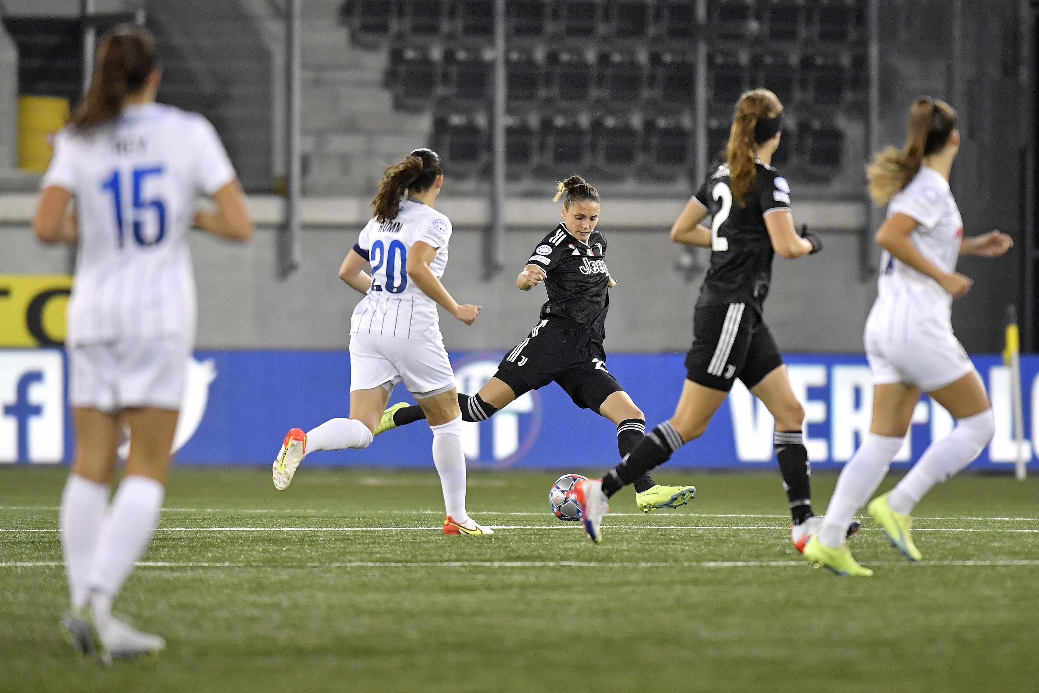 SCHAFFHAUSEN, SWITZERLAND - OCTOBER 19: Cecilia Salvai of Juventus Women runs with the ball during the UEFA Women's Champions League group C match between FC Zürich and Juventus at Wetfox Arena on October 19, 2022 in Schaffhausen, Switzerland. (Photo by Filippo Alfero - Juventus FC/Juventus FC via Getty Images)