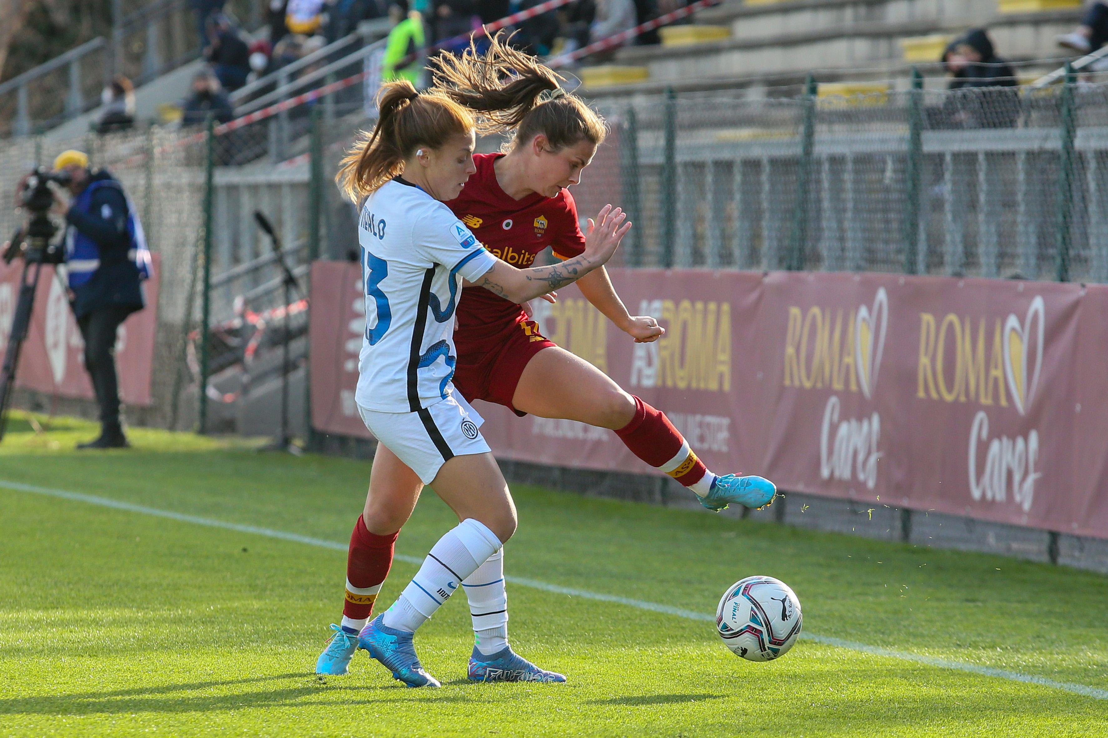 ROME, ITALY - FEBRUARY 27: Emilie Haavi of AS Roma and Beatrice Merlo of FC Internazionale fight for the ball during the Women Serie A match between AS Roma v FC Internazionale at Stadio Tre Fontane on February 27, 2022 in Rome, Italy. (Photo by Giampiero Sposito/Getty Images)