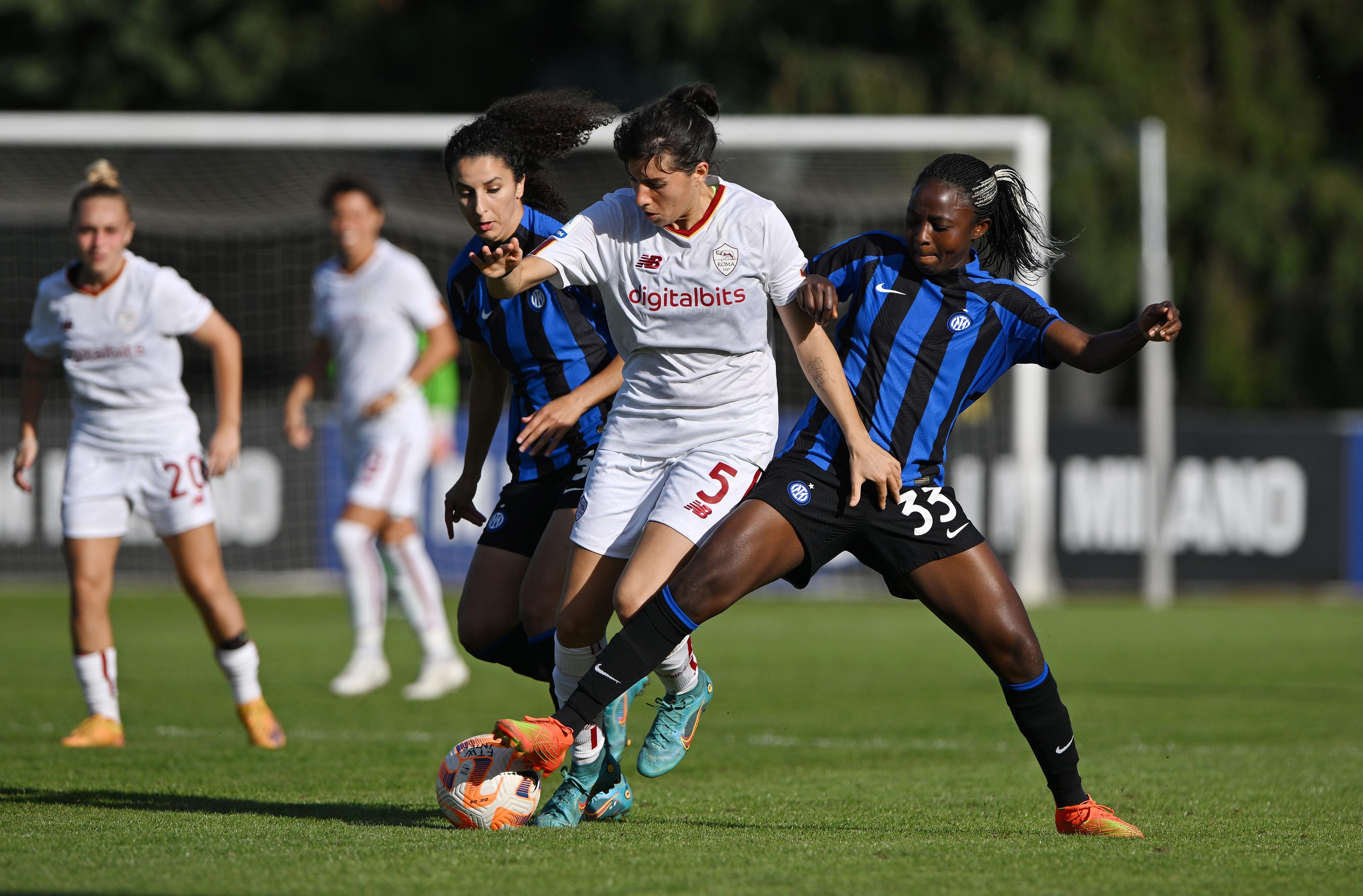 SESTO SAN GIOVANNI, ITALY - OCTOBER 29: Norma Cinotti of AS Roma challenged by Nchout Ajara of FC Internazionale (R) and Ghoutia Karchouni of FC Internazionale (L) during the Women Serie A match between FC Internazionale and AS Roma at Stadio Breda on October 29, 2022 in Sesto San Giovanni, Italy. (Photo by Chris Ricco/Getty Images)