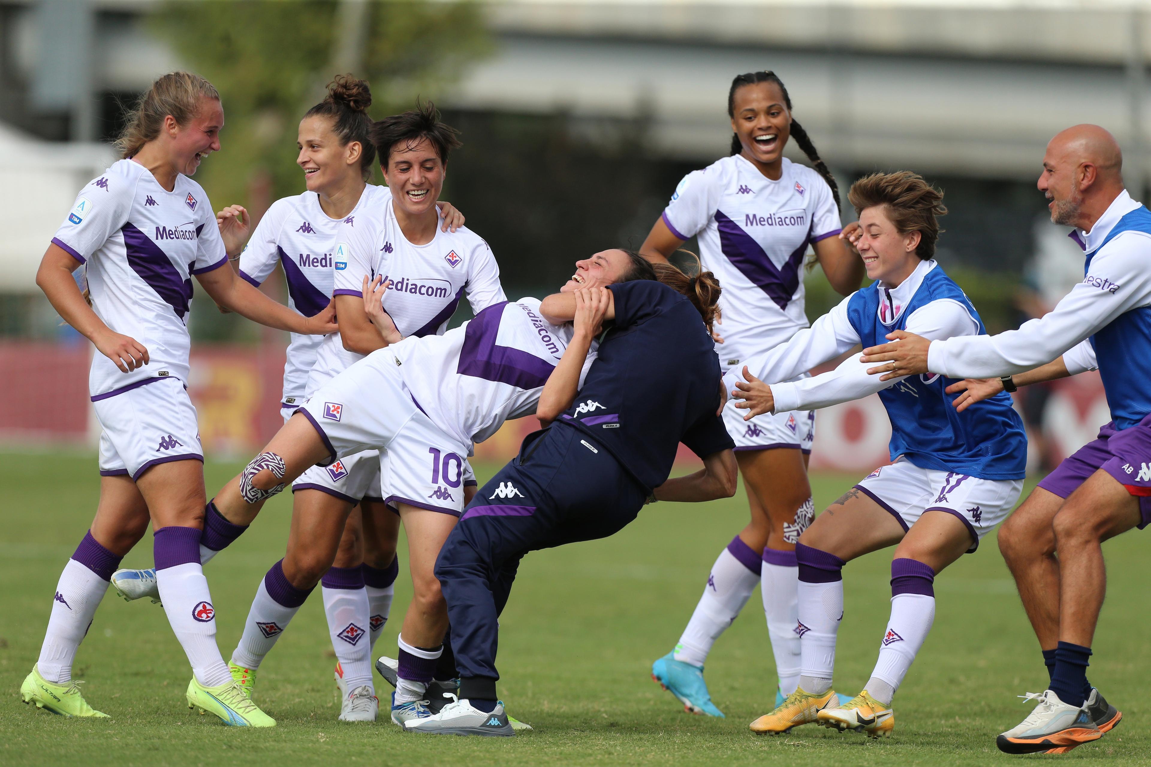 ROME, ITALY - SEPTEMBER 24: Michela Catena of ACF Fiorentina celebrates after scoring the opening goal during the Women Serie A match between AS Roma women and ACF Fiorentina women at Stadio Tre Fontane on September 24, 2022 in Rome, Italy. (Photo by Paolo Bruno/Getty Images) *** Local Caption *** Michela Catena