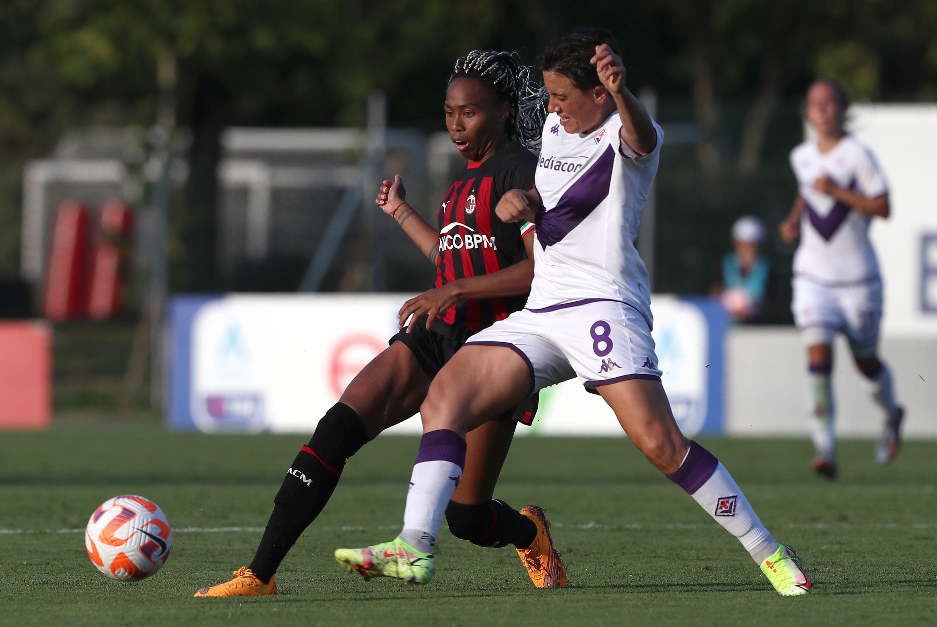 MILAN, ITALY - AUGUST 28: Lindsey Thomas of AC Milan is challenged by Alice Parisi of ACF Fiorentina during the Women Serie A match between AC Milan and ACF Fiorentina at Centro Sportivo Vismara on August 28, 2022 in Milan, Italy. (Photo by Marco Luzzani/Getty Images)