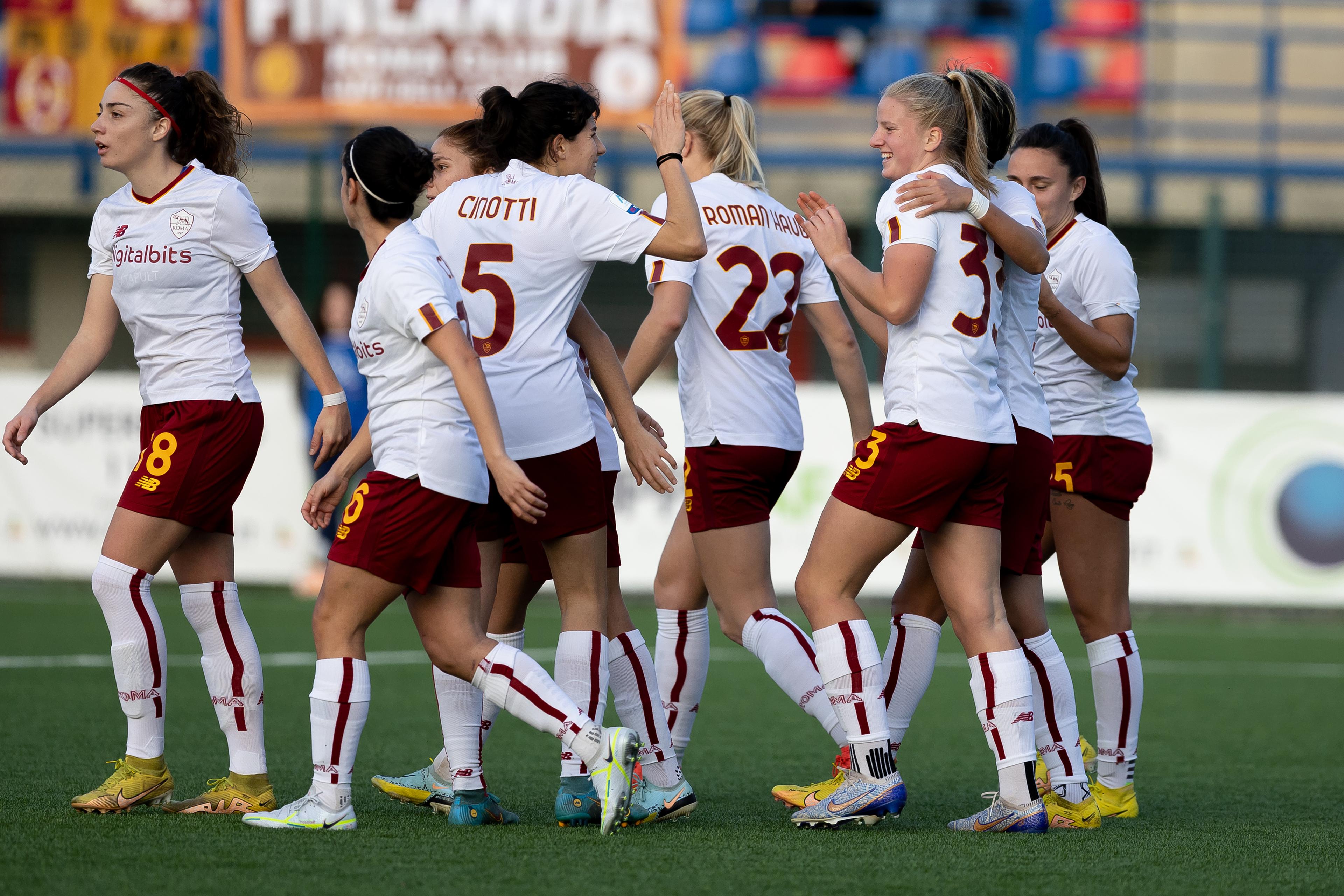 SESTO FIORENTINO, ITALY - JANUARY 14: Zara Kramzar of AS Roma celebrates after scoring her team's fifth goal during the Women Serie A match between ACF Fiorentina and AS Roma at Stadio Pietro Torrini on January 14, 2023 in Sesto Fiorentino, Italy. (Photo by Emmanuele Ciancaglini/Getty Images)