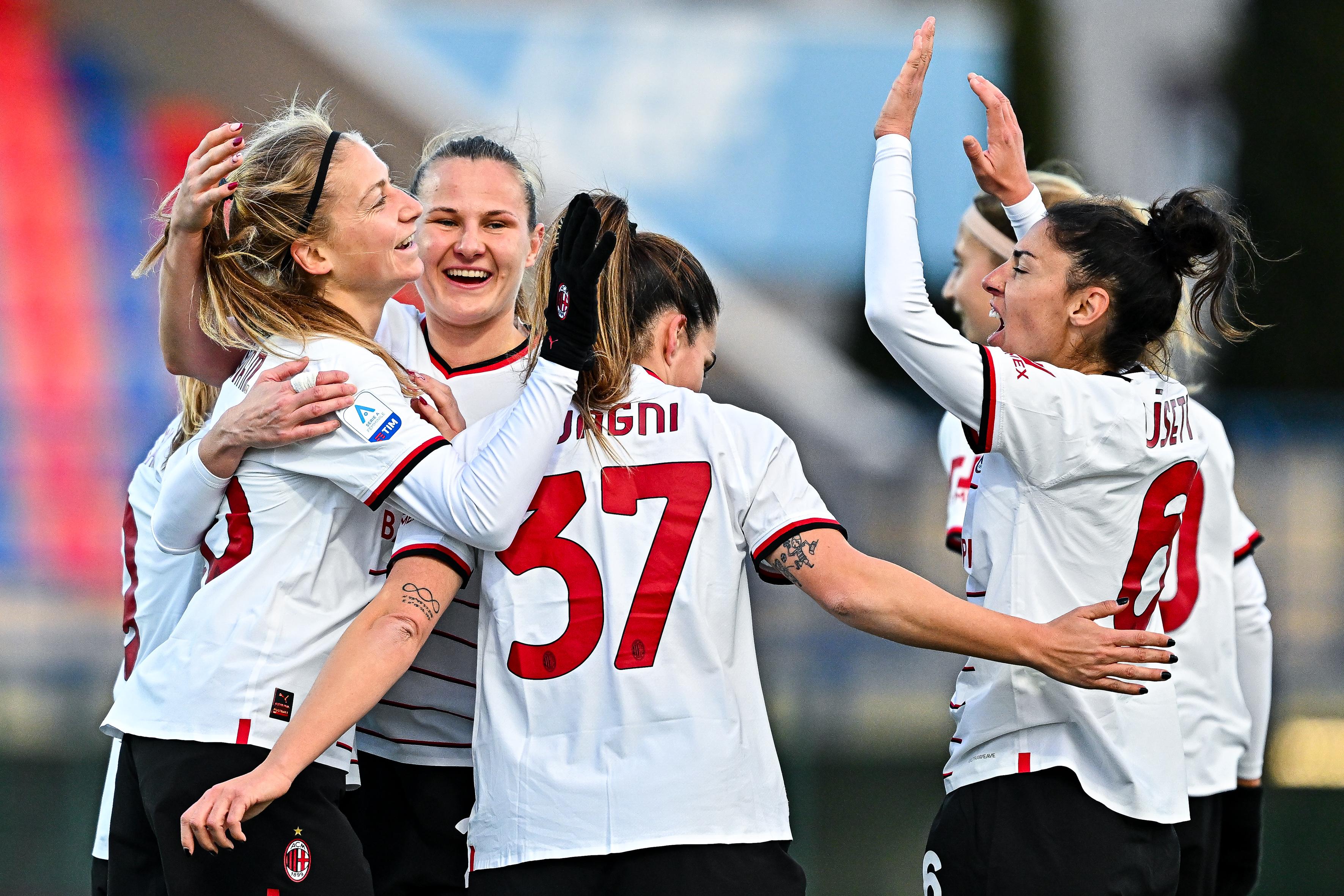 SESTO FIORENTINO, ITALY - NOVEMBER 26: Michaela Dubcova of Milan (L) celebrates with her team-mates after scoring a goal during the Women Serie A match between ACF Fiorentina and AC Milan at Stadio Pietro Torrini on November 26, 2022 in Sesto Fiorentino, Italy. (Photo by Simone Arveda/Getty Images)