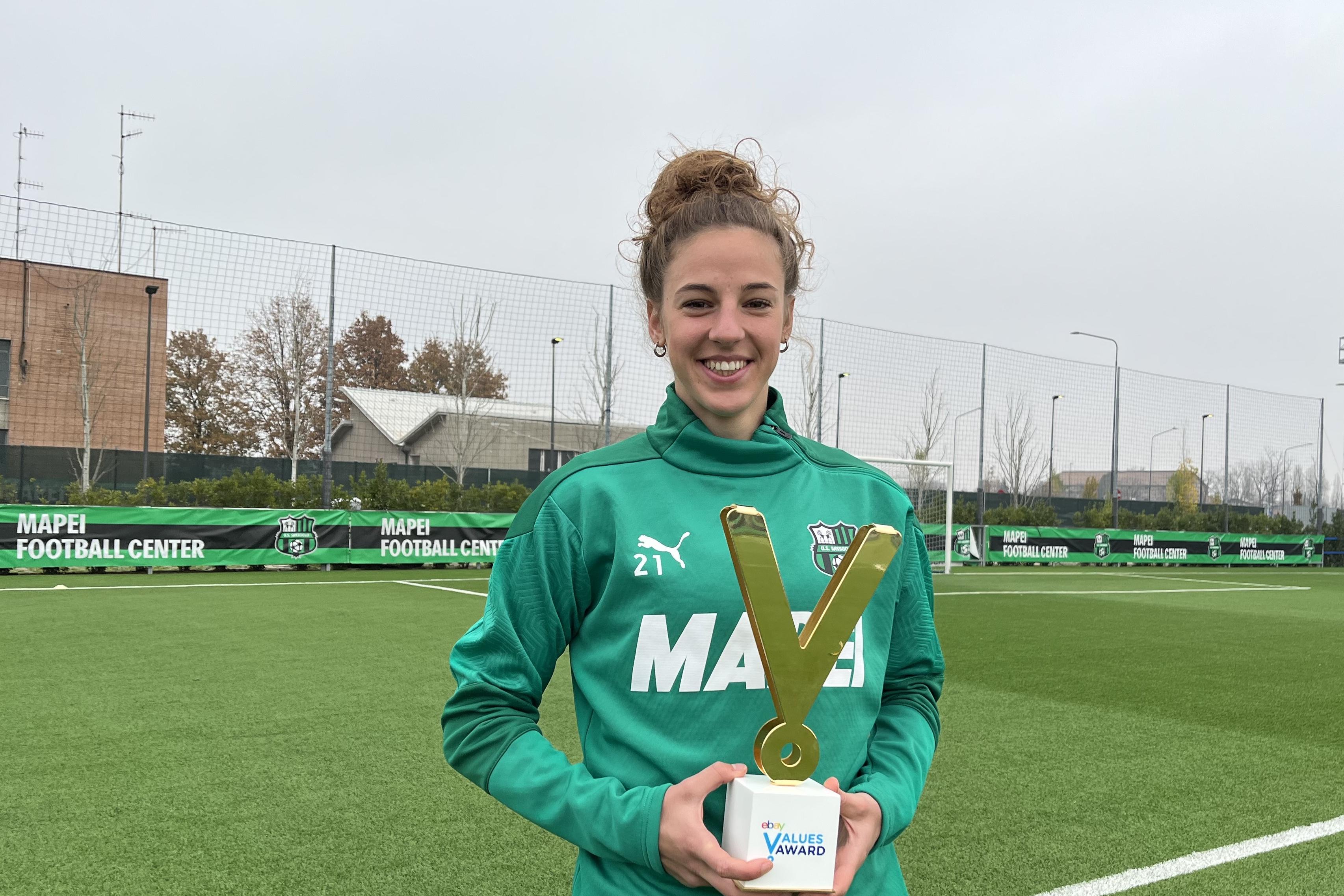 Il ruggito di Tomaselli: \"Sono tornata\". La centrocampista del Sassuolo è la quarta vincitrice del premio