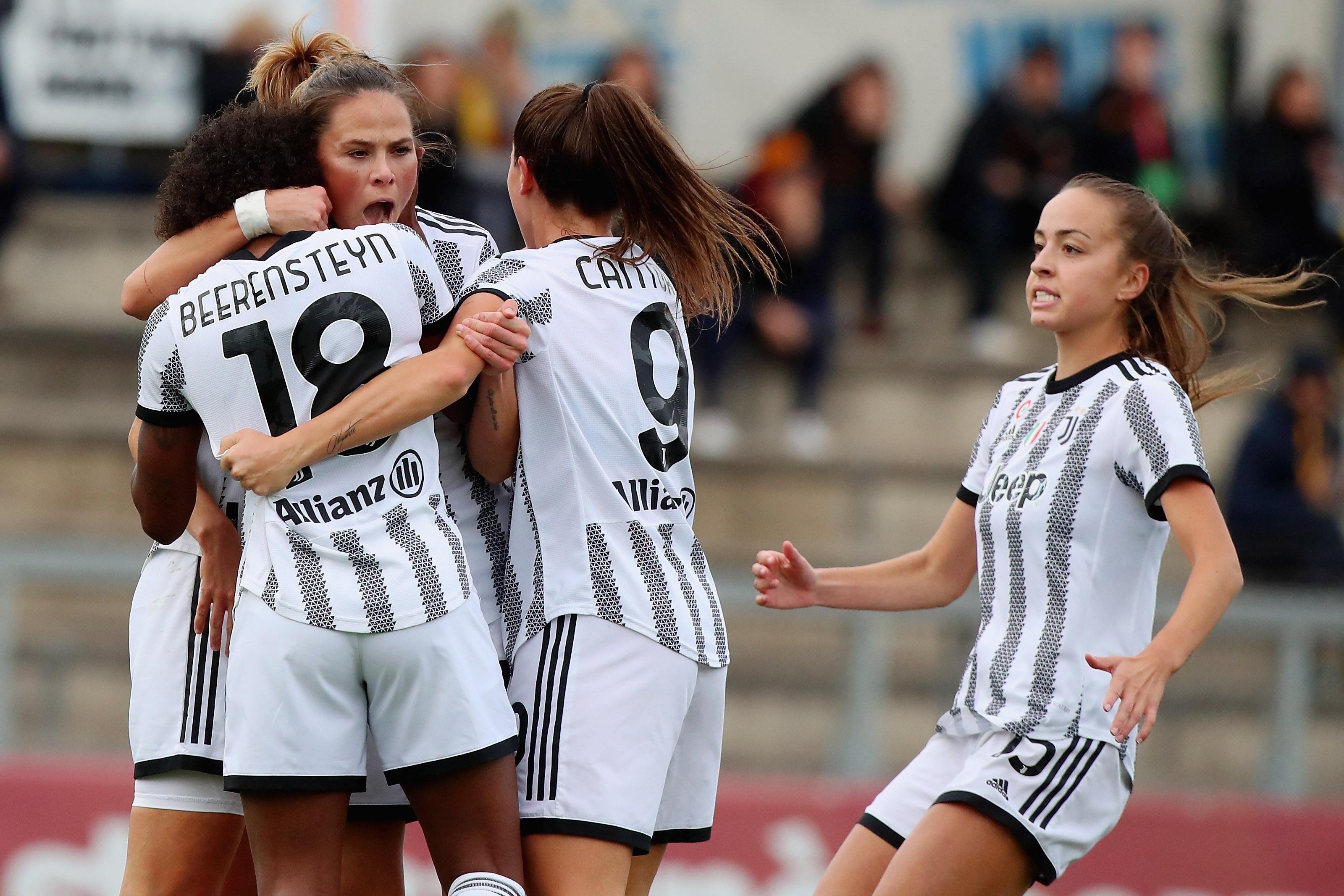 ROME, ITALY - DECEMBER 11: Lineth Beerensteyn with her teammates of Juventus celebrates after scoring the team's first goal during the Women Serie A match between AS Roma women and Juventus women at Tre Fontane sport centre on December 11, 2022 in Rome, Italy. (Photo by Paolo Bruno/Getty Images ) *** Local Caption *** Lineth Beerensteyn